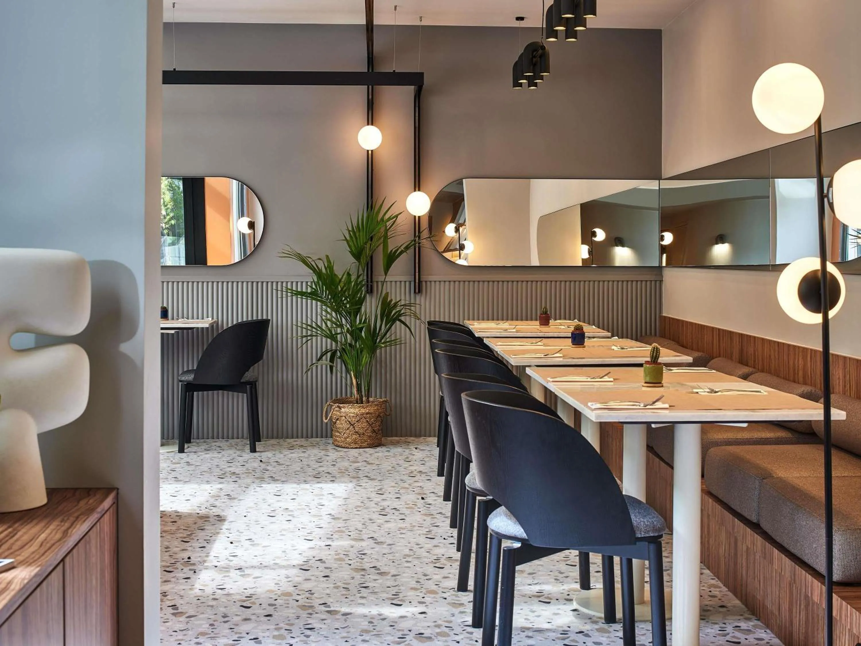 Lounge or bar in Mercure Paris 15 Porte de Versailles