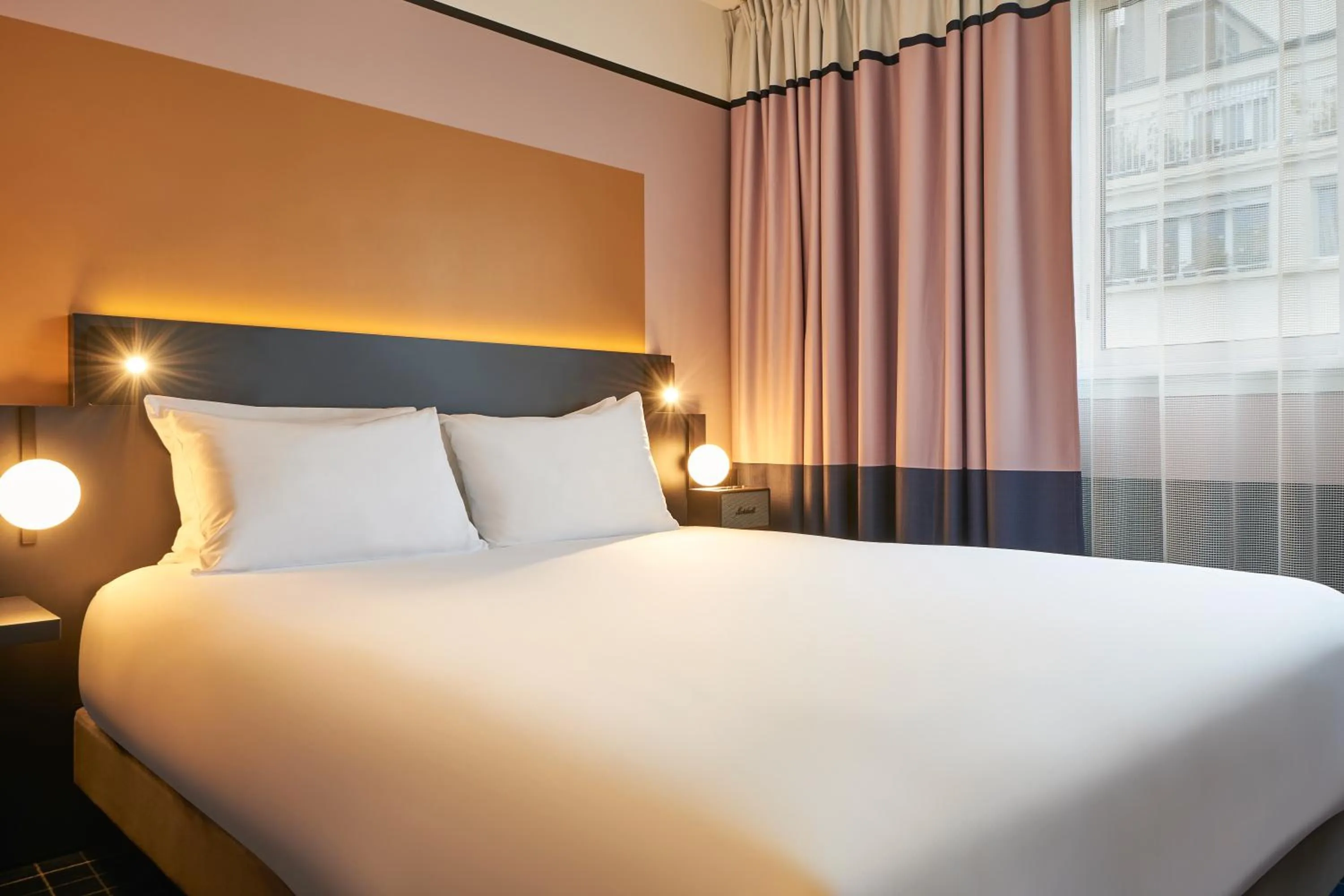 Bed in Mercure Paris 15 Porte de Versailles