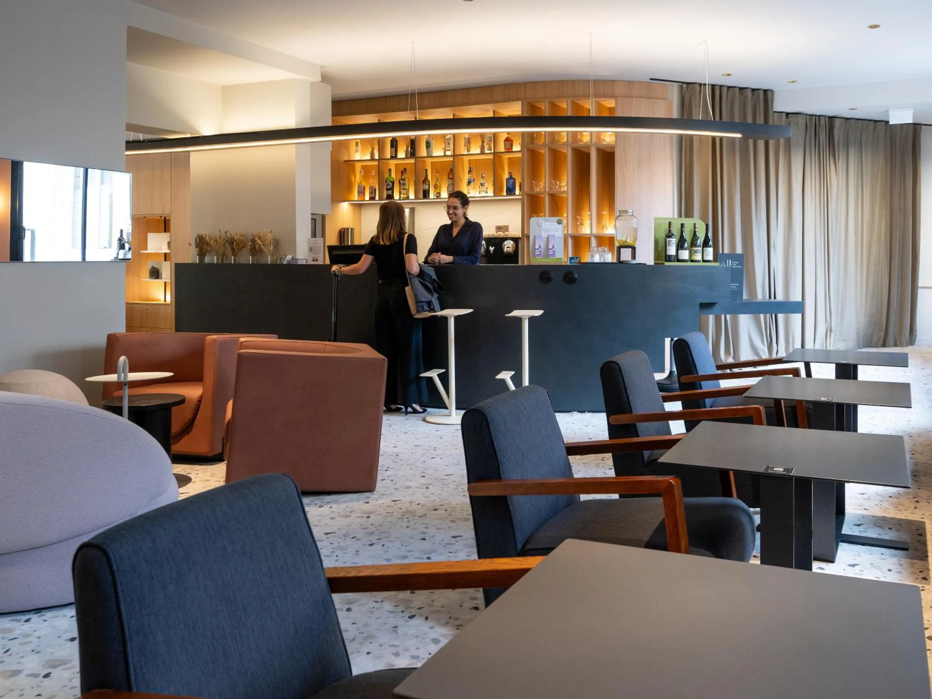 Lounge or bar in Mercure Paris 15 Porte de Versailles