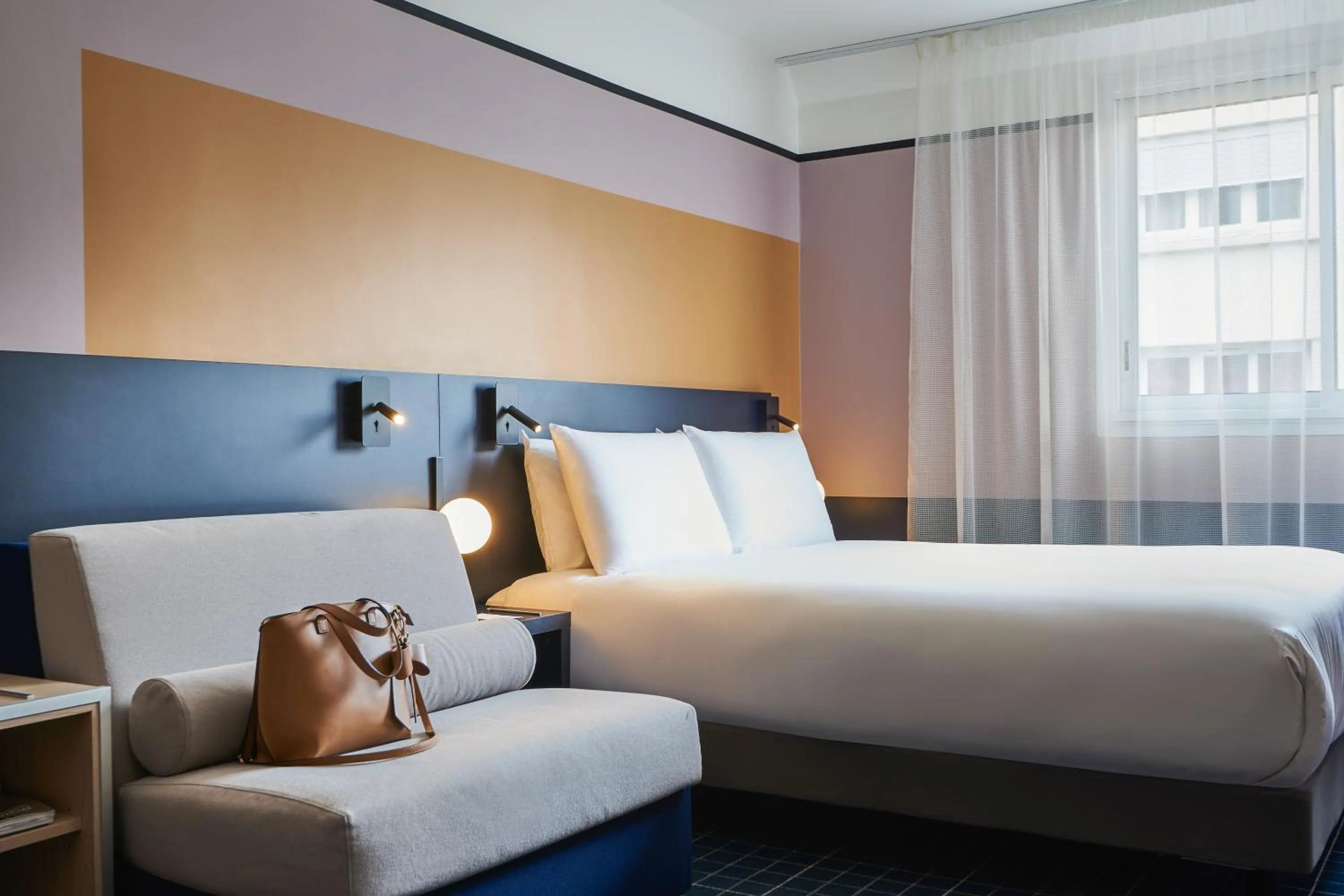 View (from property/room), Bed in Mercure Paris 15 Porte de Versailles