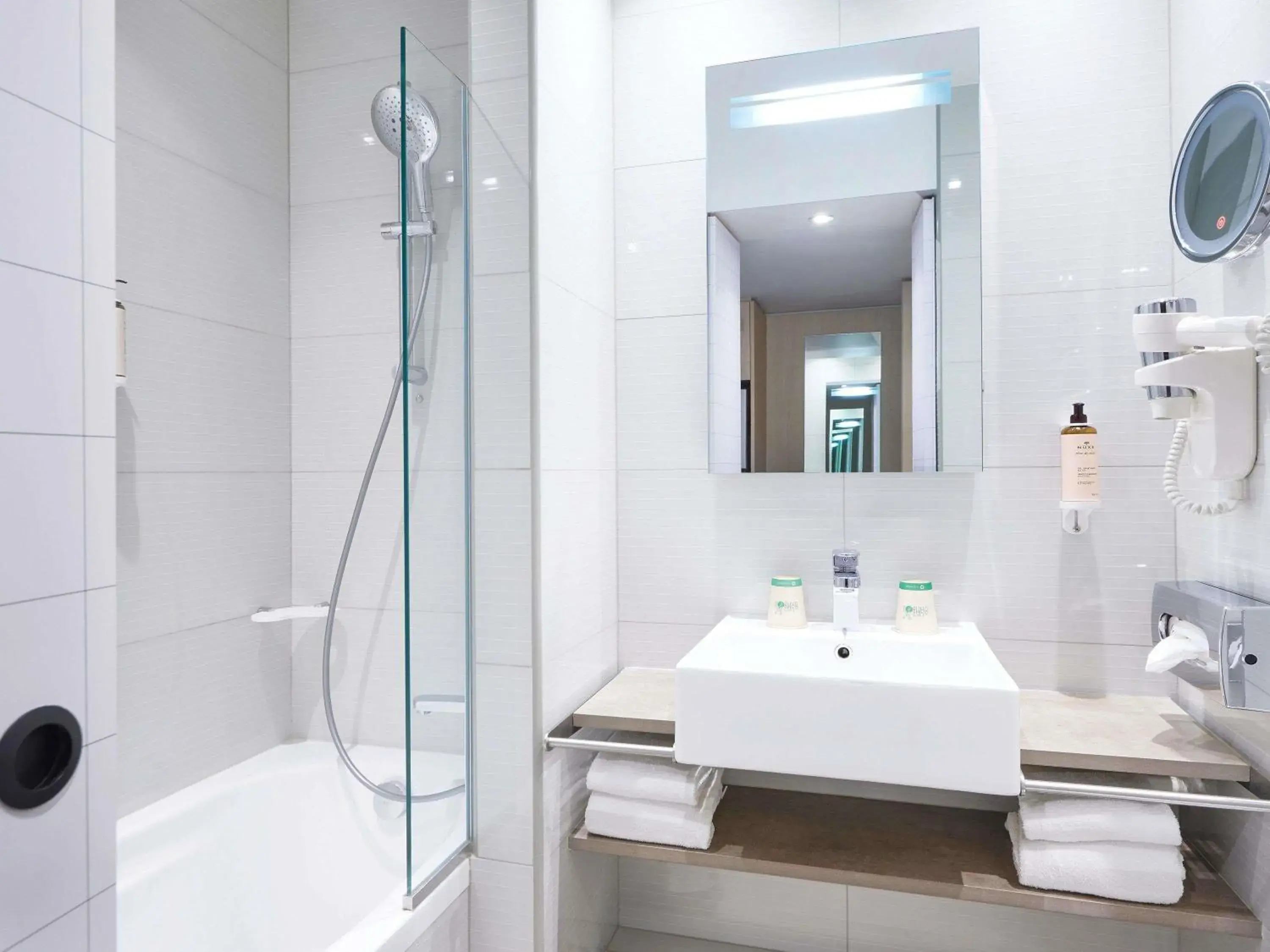 Bedroom in Mercure Paris 15 Porte de Versailles Bedroom in Mercure Paris 15 Porte de Versailles