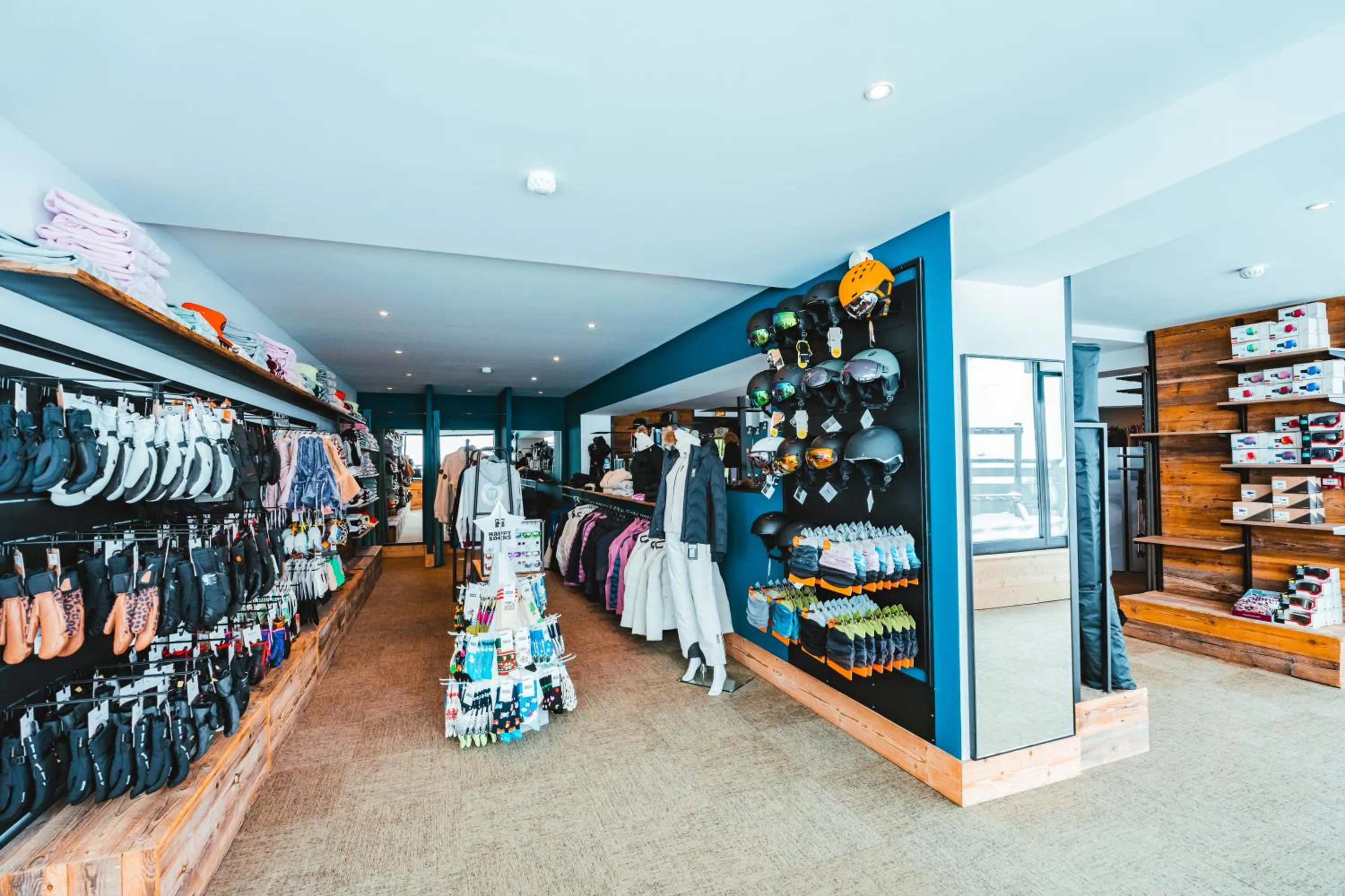 On-site shops in Fahrenheit Seven Val Thorens