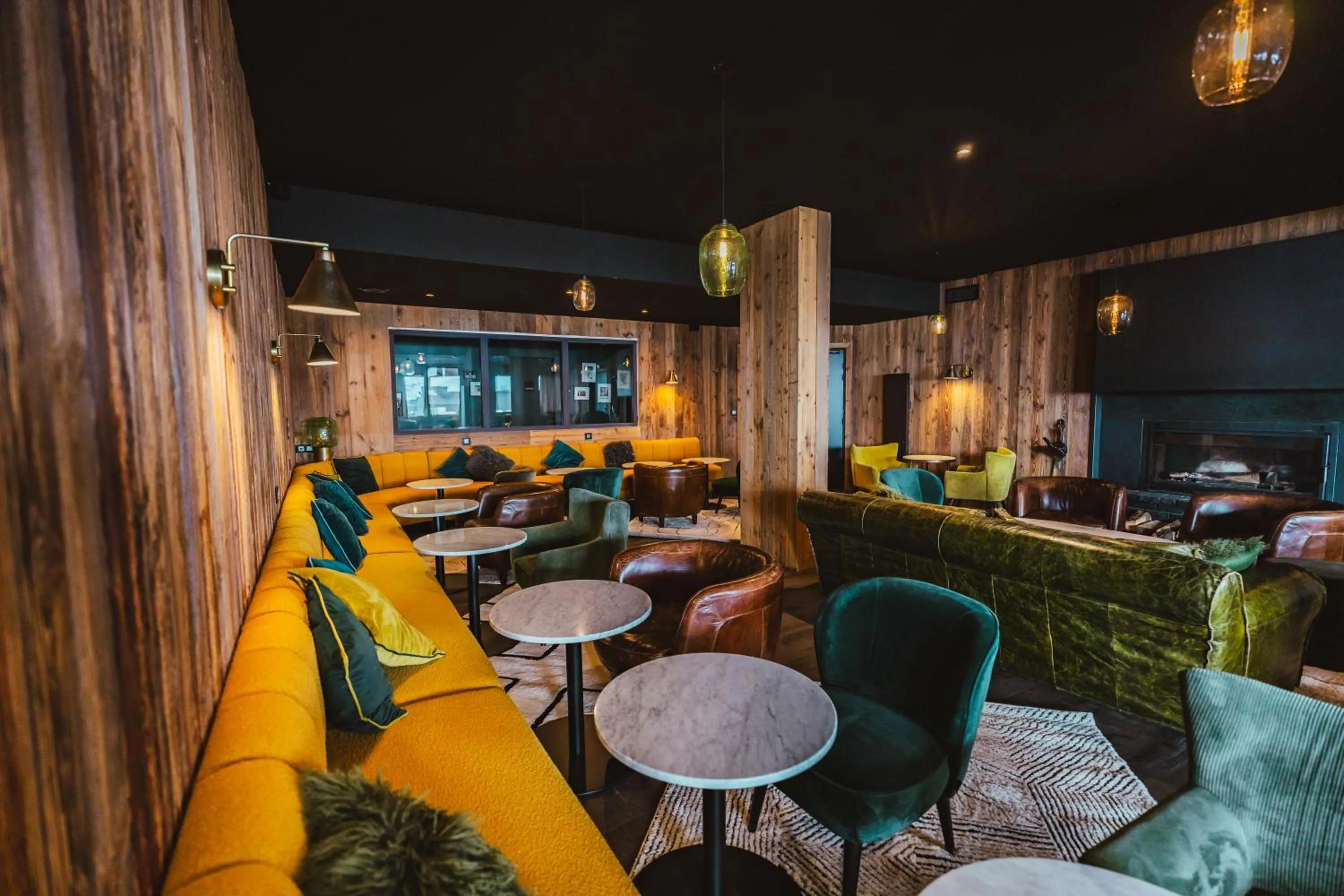 Seating area in Fahrenheit Seven Val Thorens