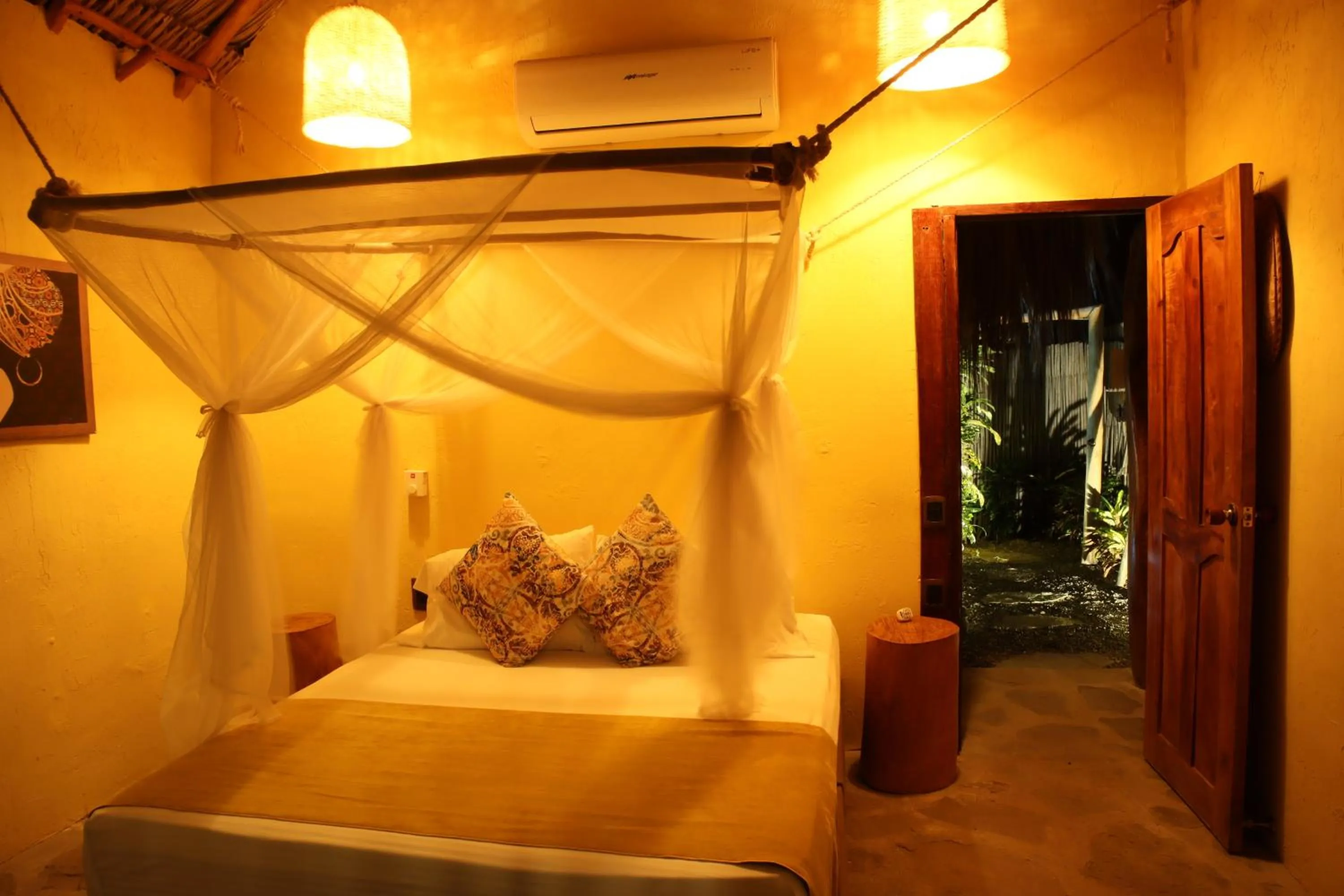 Photo of the whole room, Bed in Eco Xata