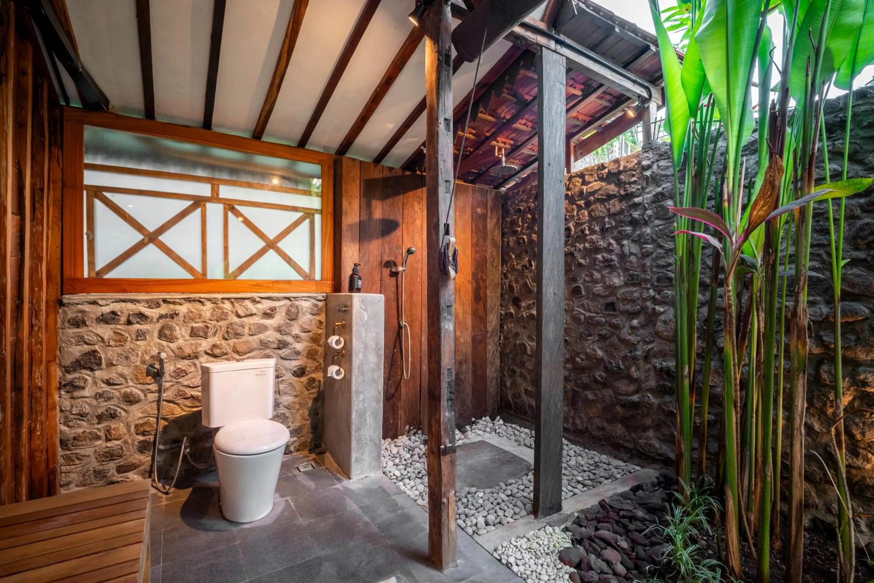Shower in Kadewa Retreat Ubud - Adults Only