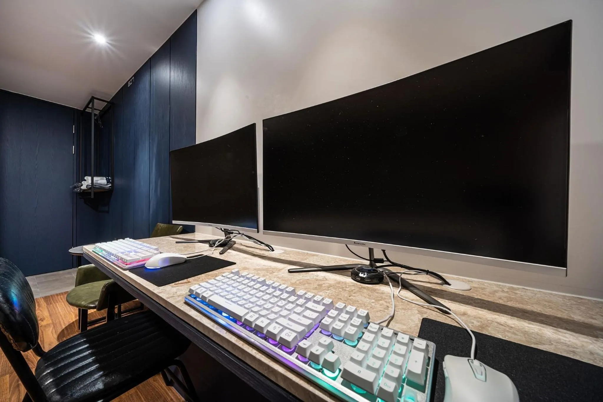 TV and multimedia in Stay Month Hotel