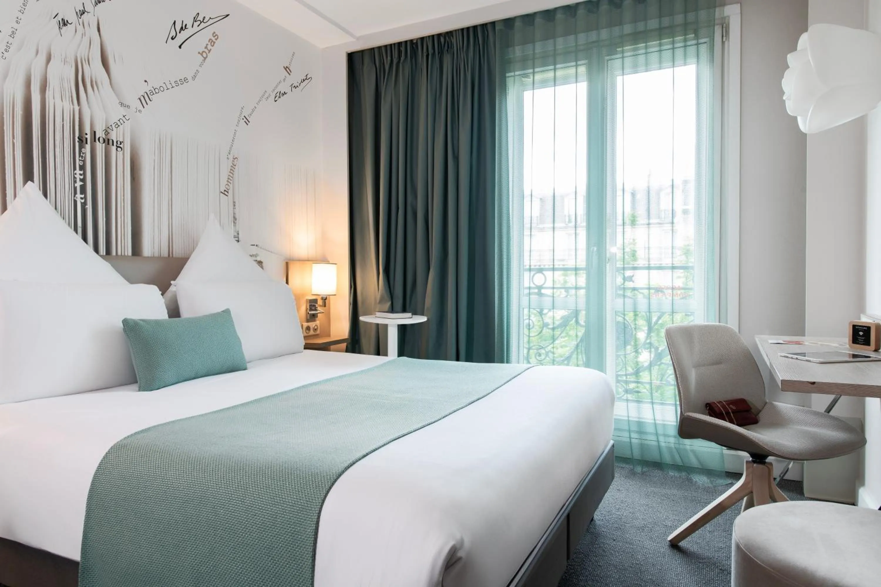 Bedroom, Bed in Mercure Paris Montparnasse Raspail