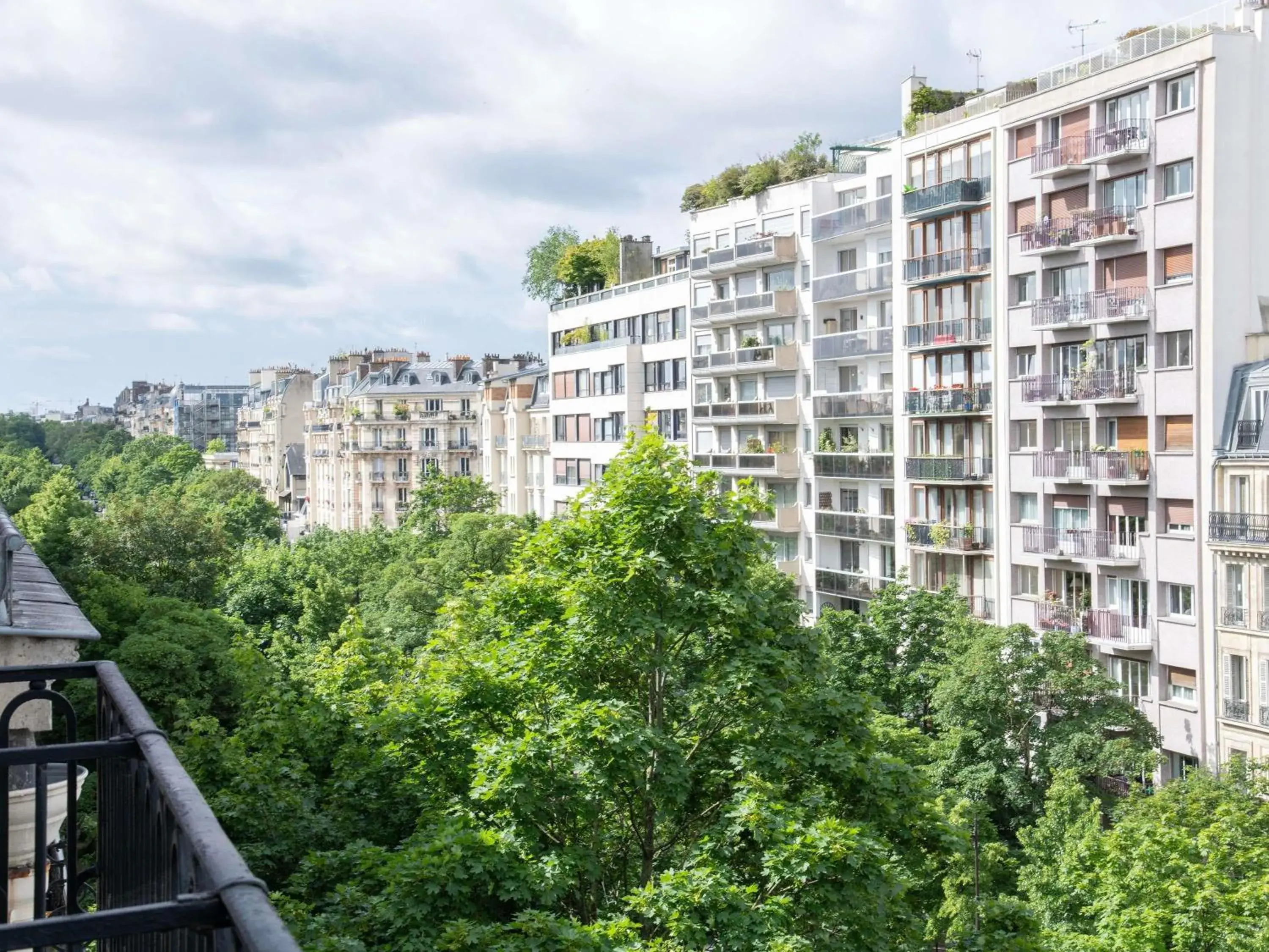 Bedroom in Mercure Paris Montparnasse Raspail Bedroom in Mercure Paris Montparnasse Raspail