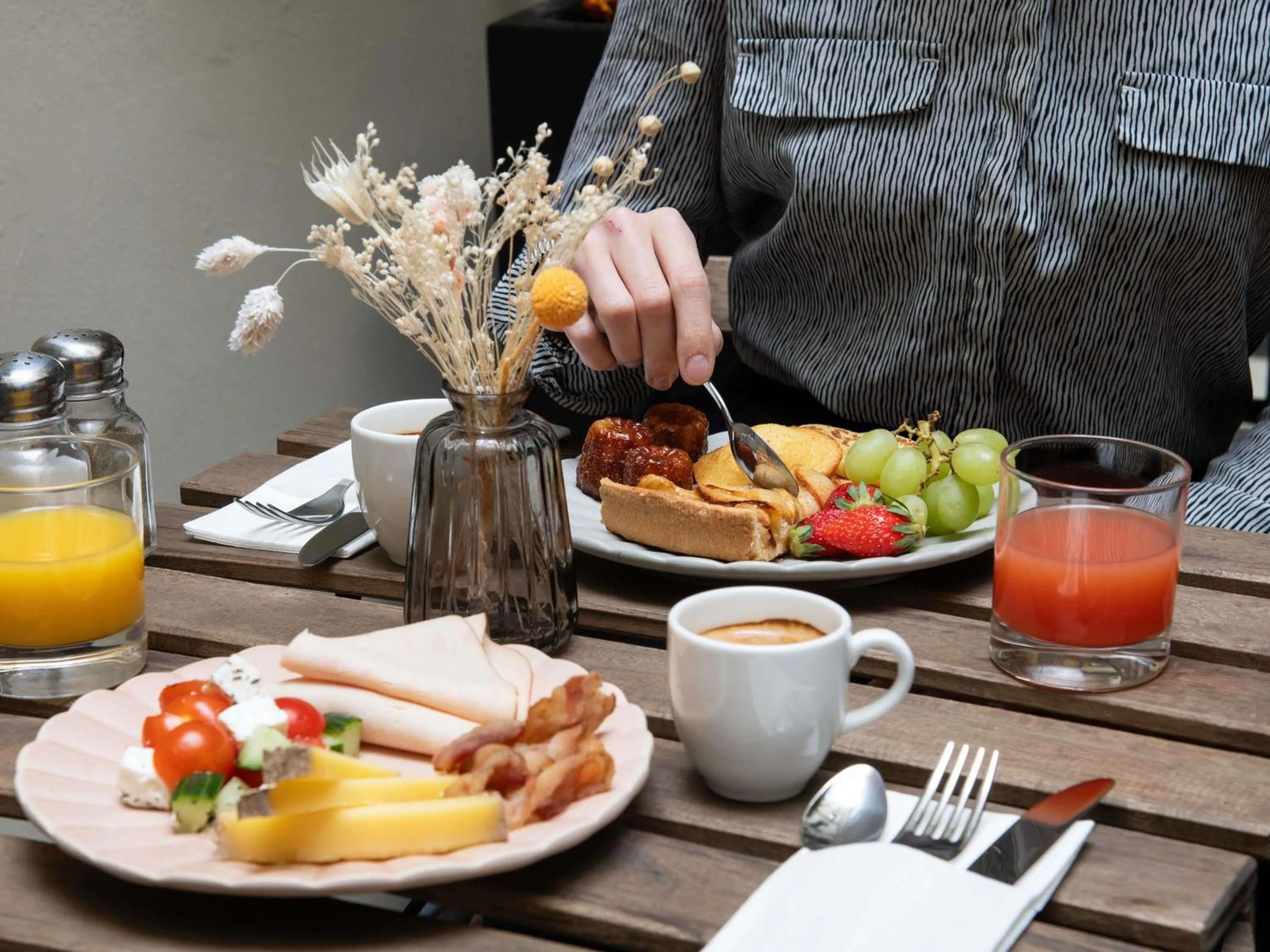 Breakfast in Mercure Paris Montparnasse Raspail