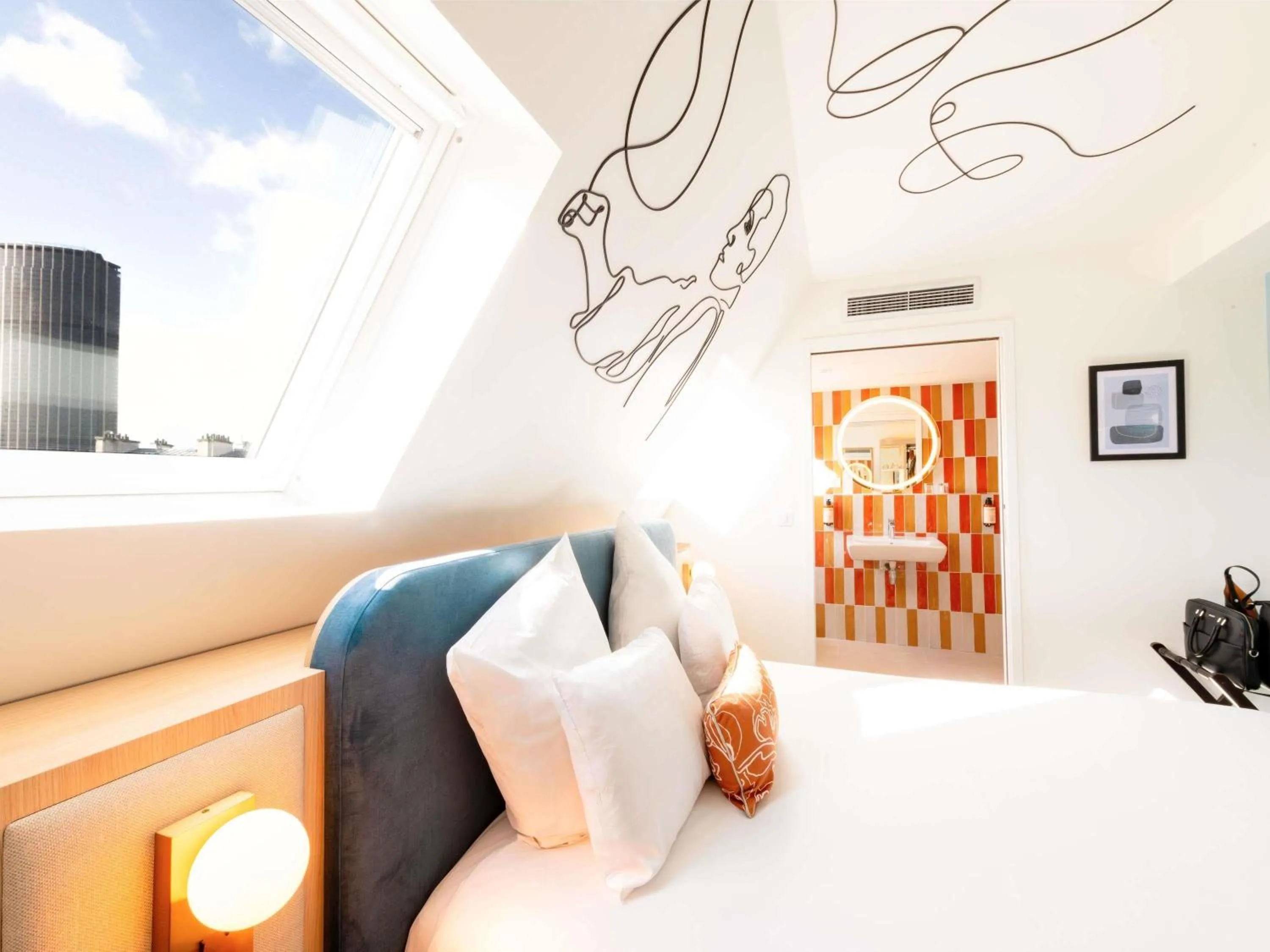 Bedroom, Bed in Mercure Paris Montparnasse Raspail
