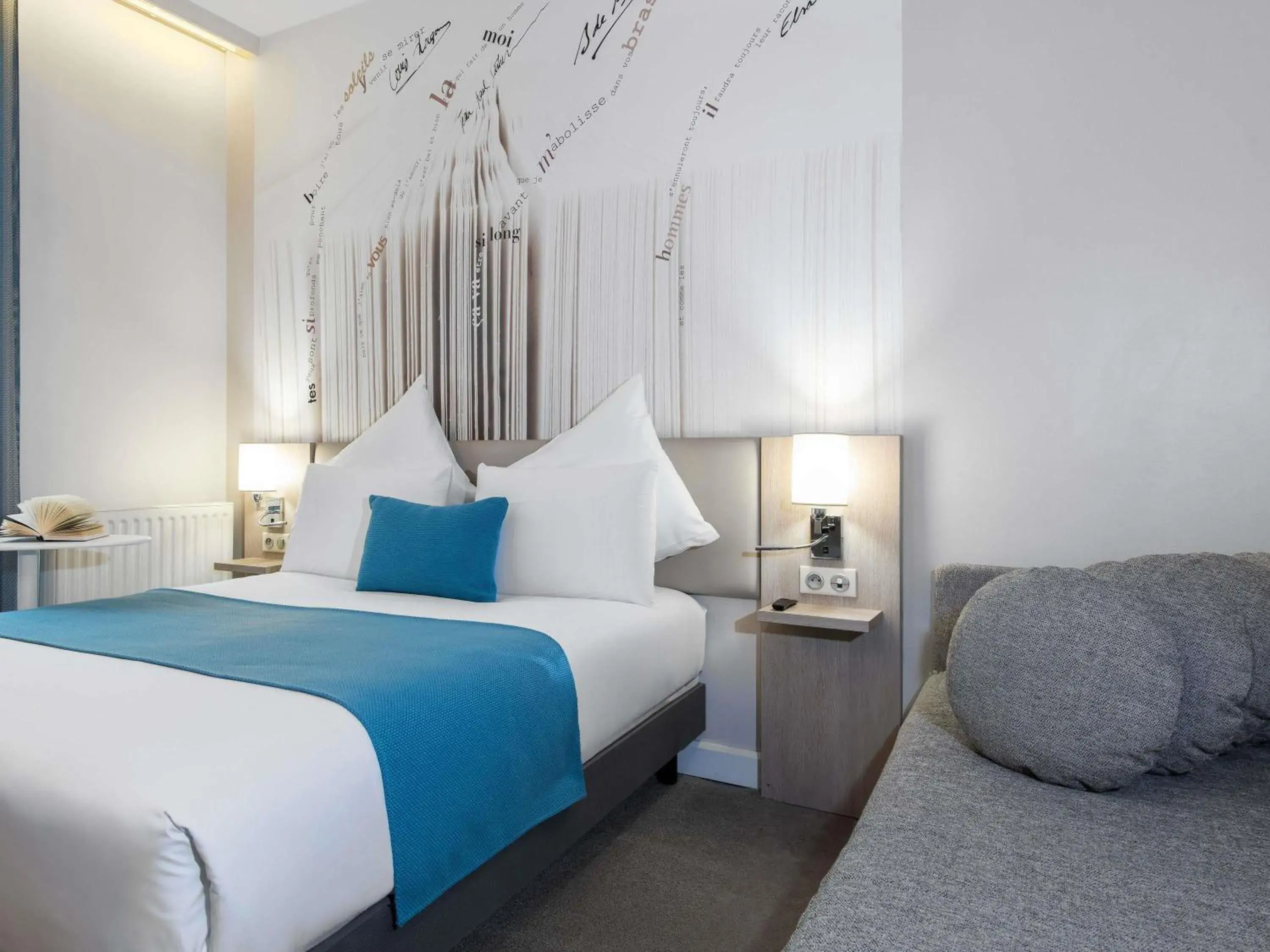 Bedroom, Bed in Mercure Paris Montparnasse Raspail Bedroom, Bed in Mercure Paris Montparnasse Raspail