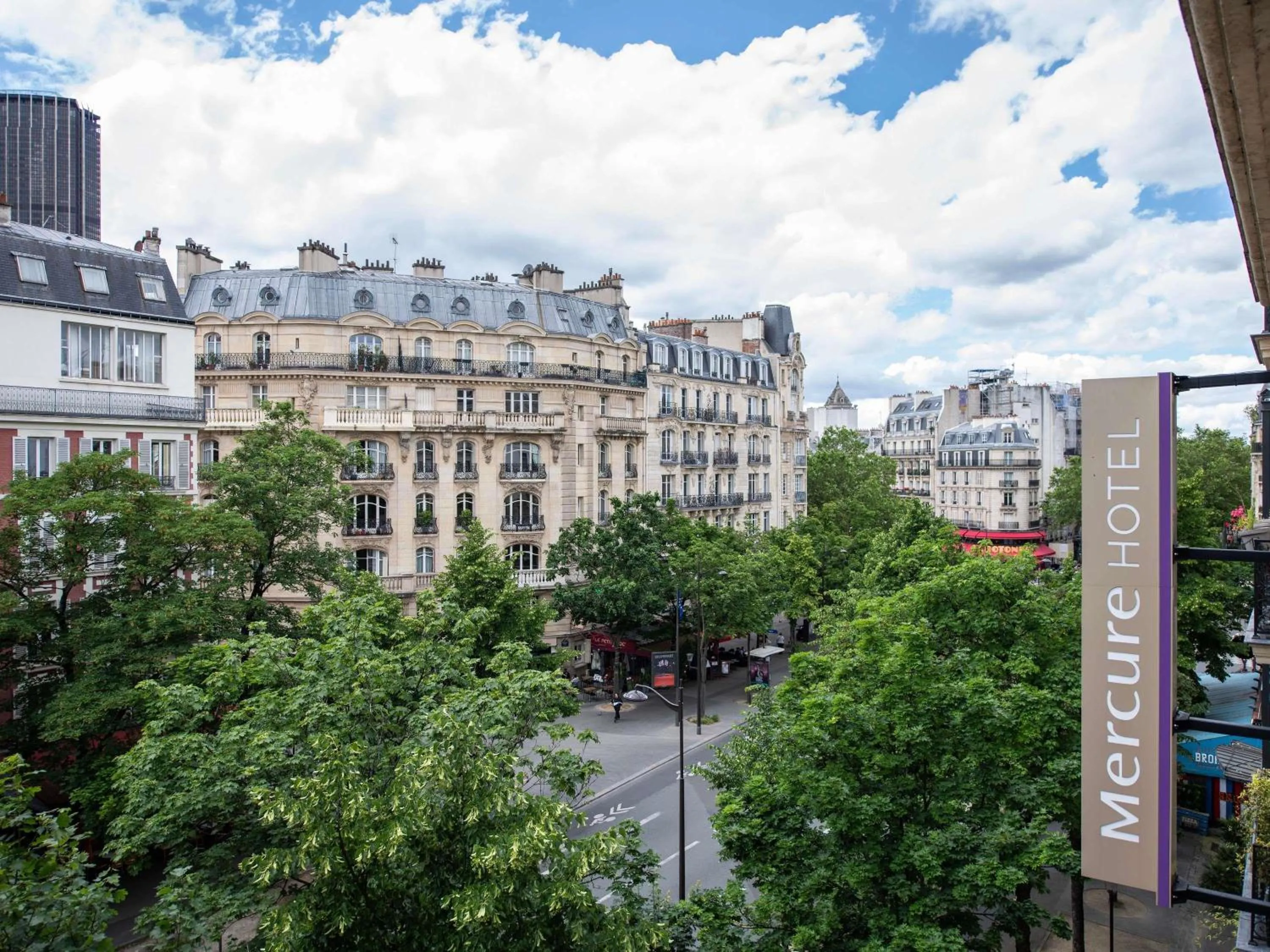 Bedroom in Mercure Paris Montparnasse Raspail