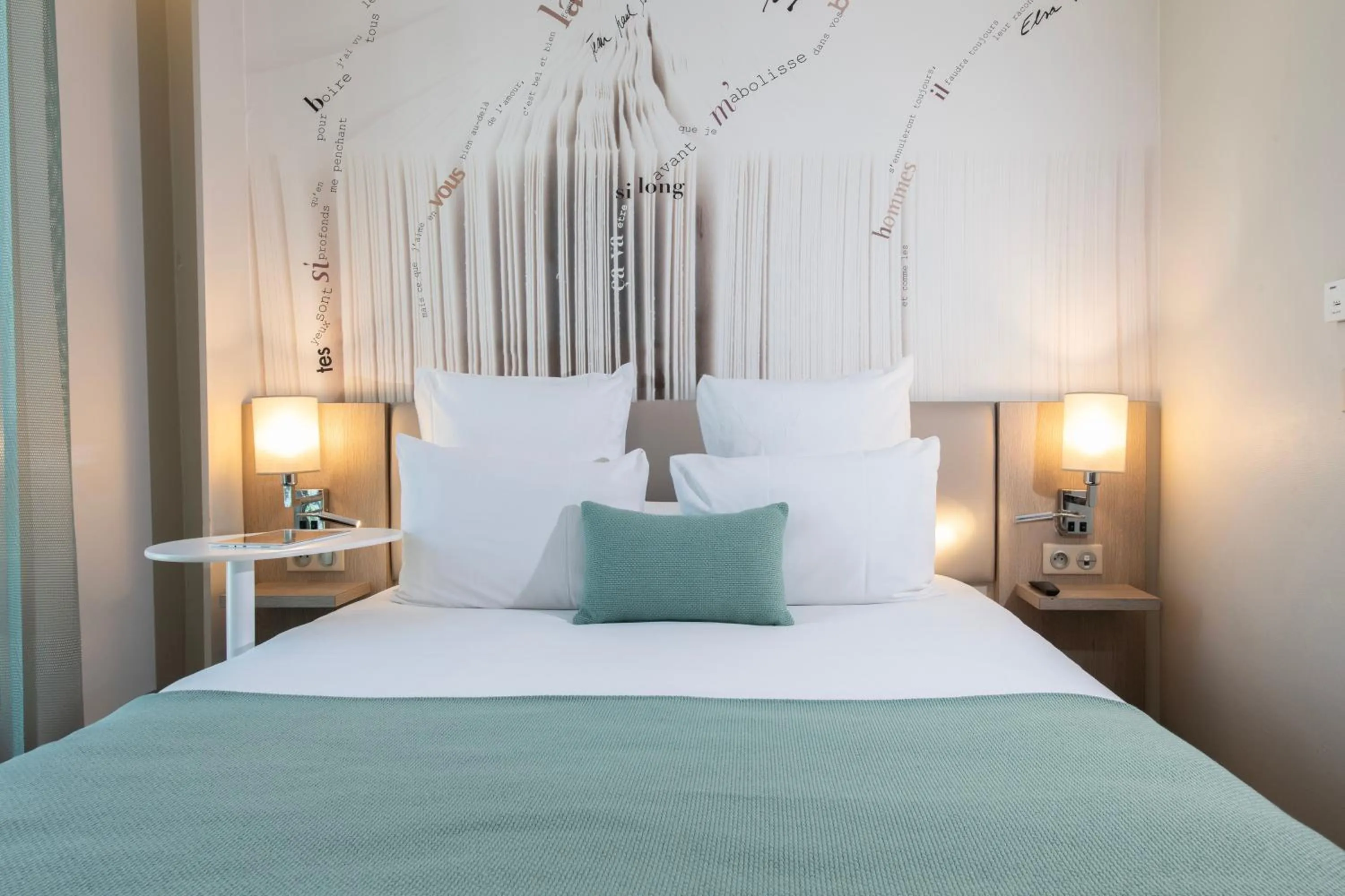 Bedroom, Bed in Mercure Paris Montparnasse Raspail