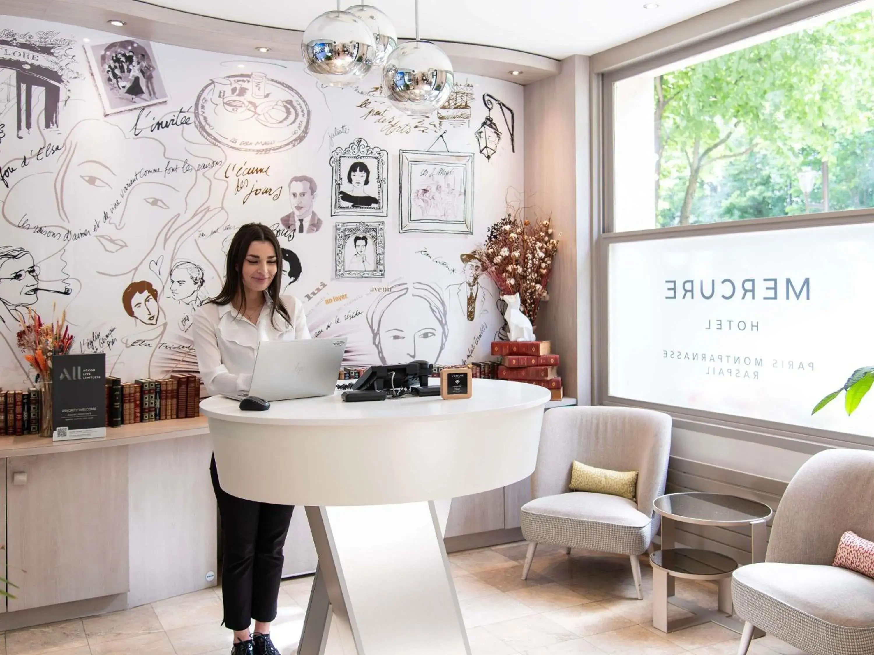 Property building in Mercure Paris Montparnasse Raspail Property building in Mercure Paris Montparnasse Raspail