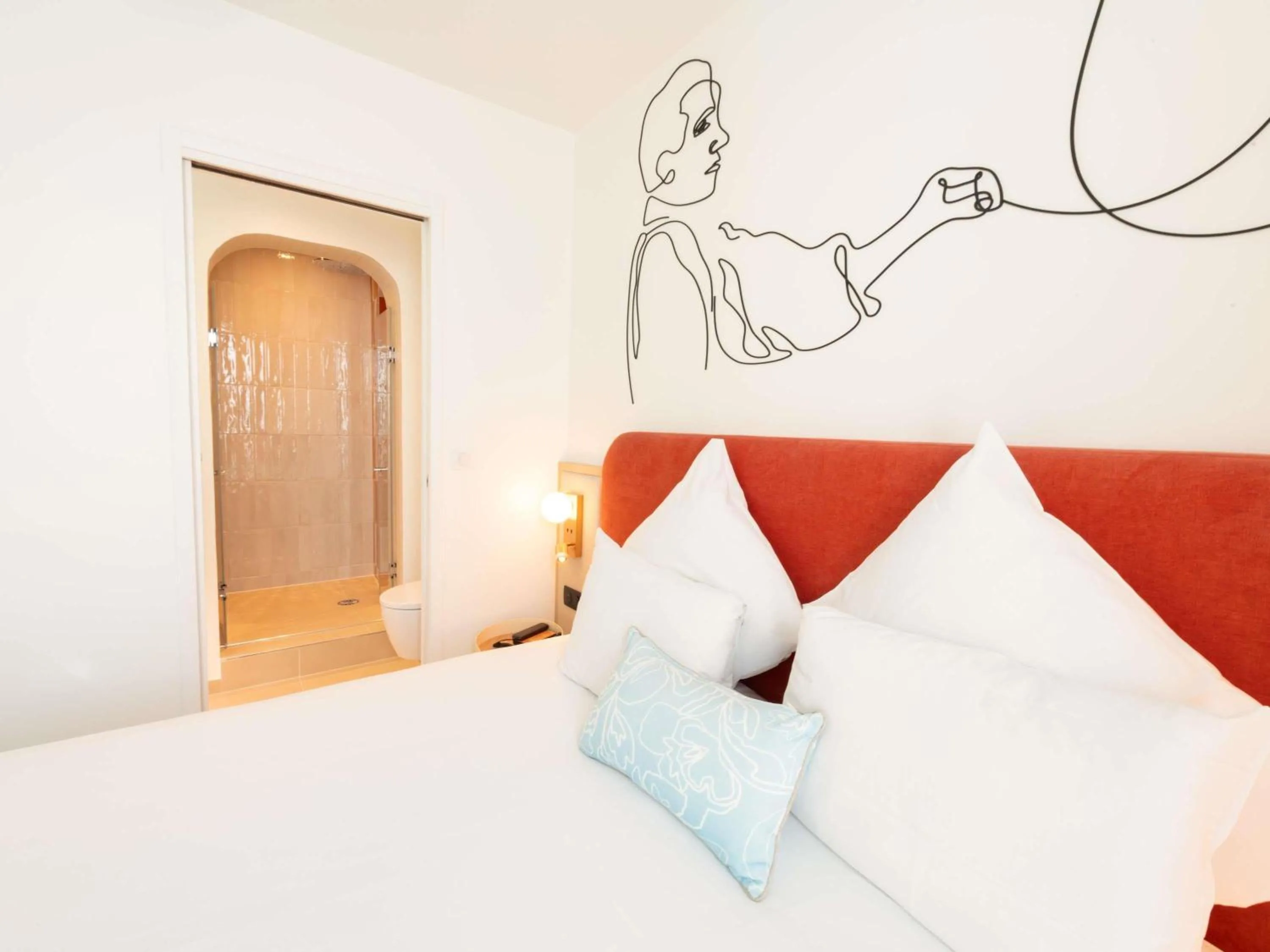 Bedroom, Bed in Mercure Paris Montparnasse Raspail