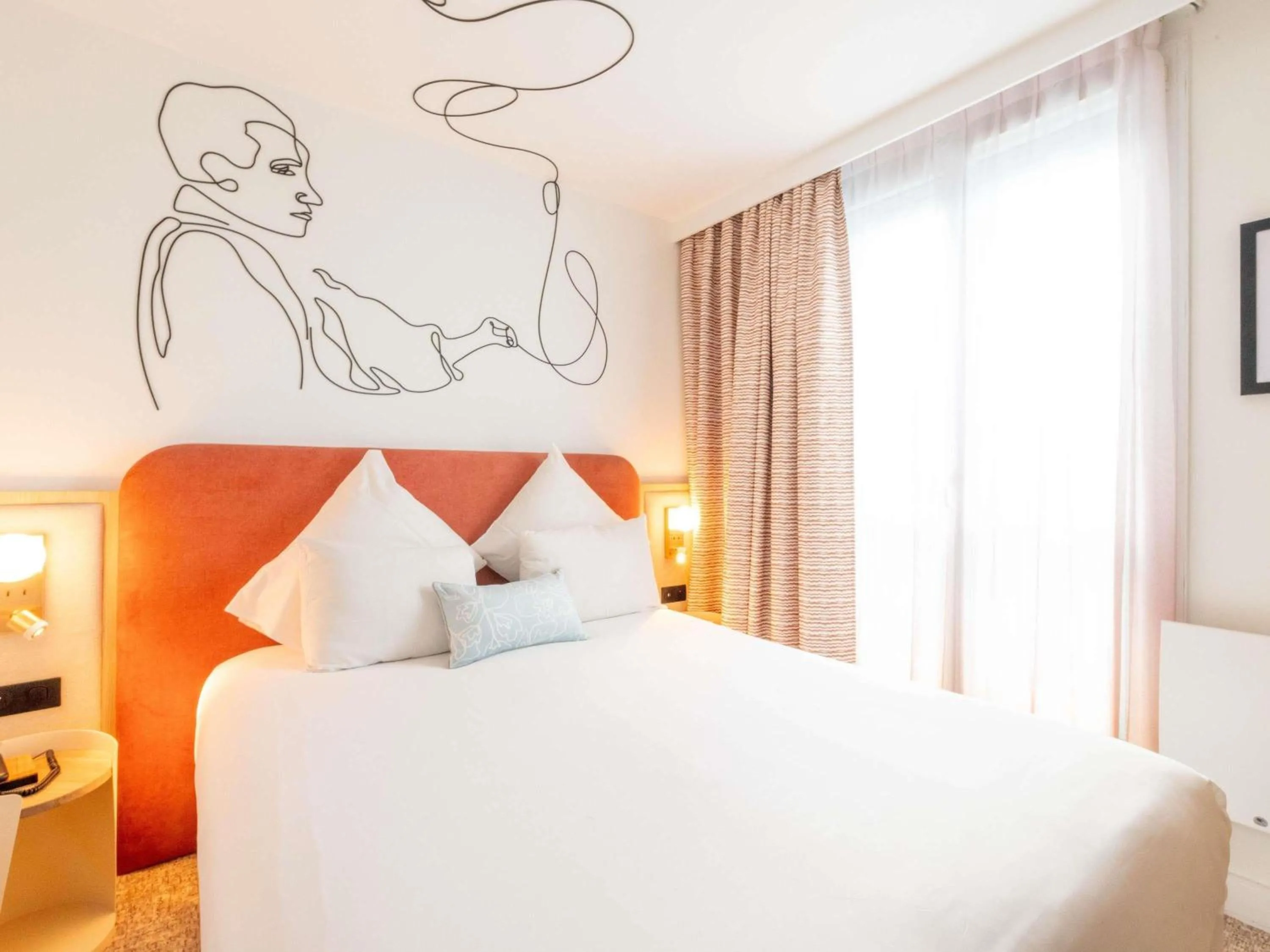 Bedroom, Bed in Mercure Paris Montparnasse Raspail