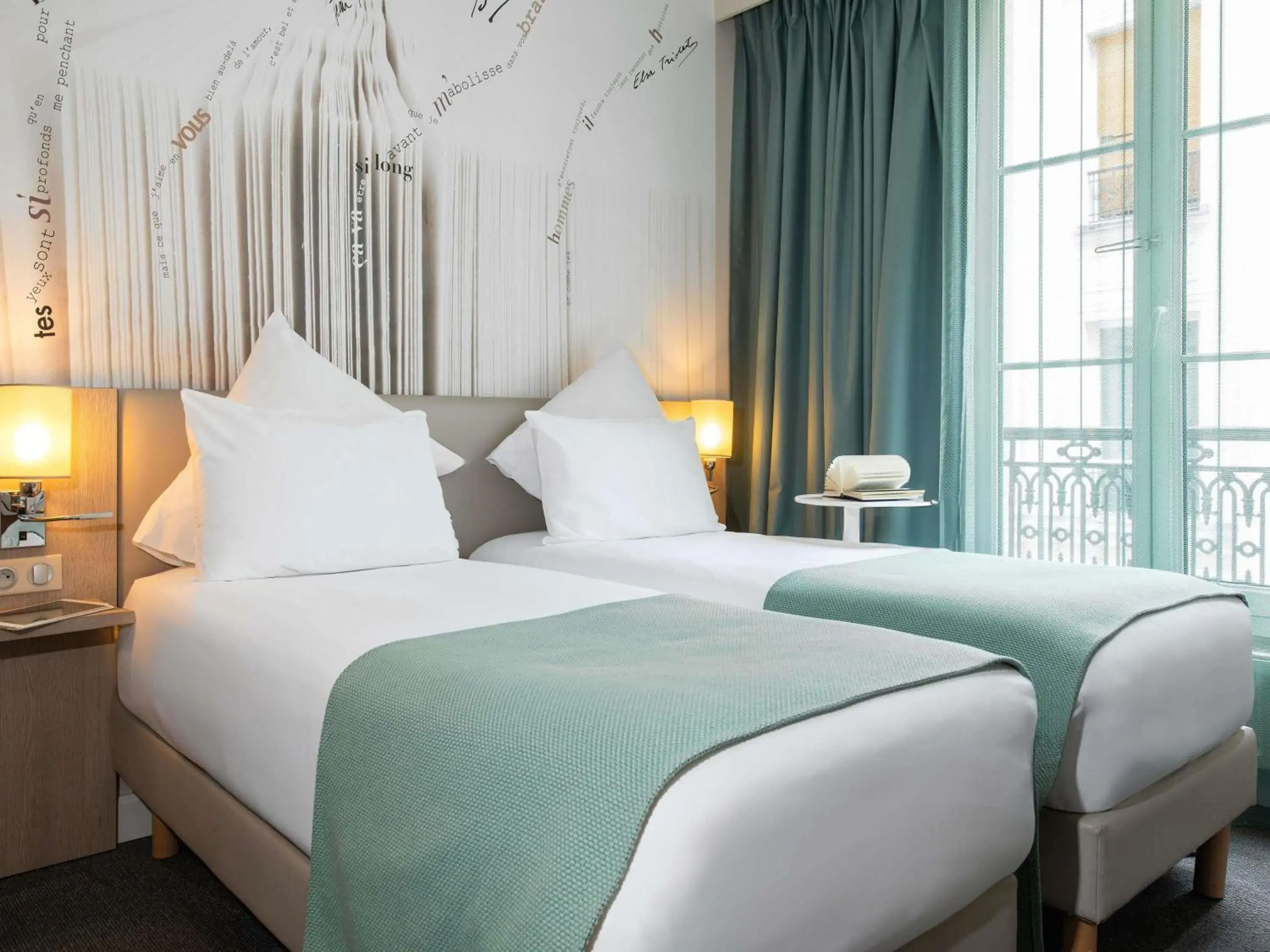 Bedroom, Bed in Mercure Paris Montparnasse Raspail Bedroom, Bed in Mercure Paris Montparnasse Raspail