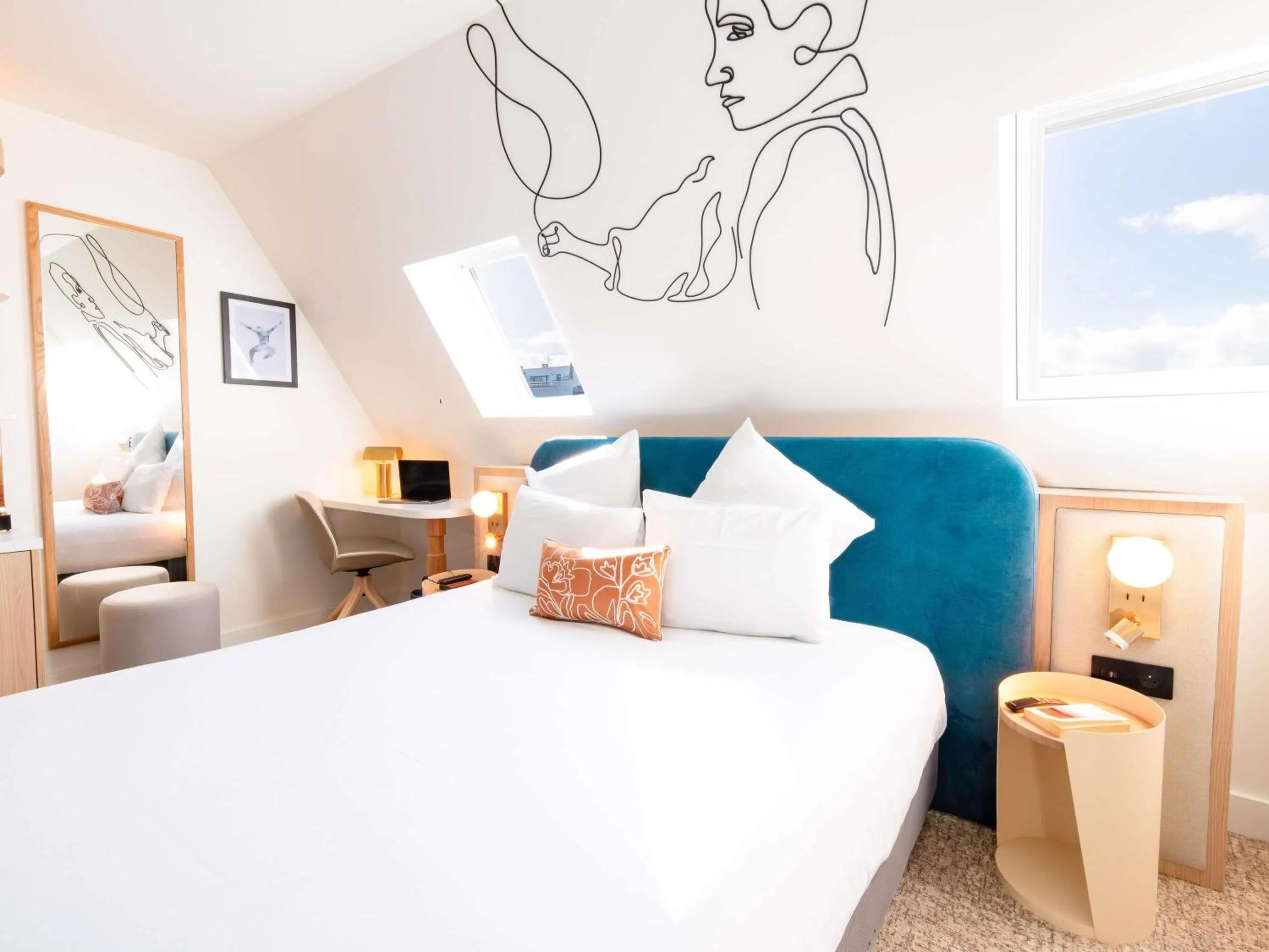 Bedroom, Bed in Mercure Paris Montparnasse Raspail
