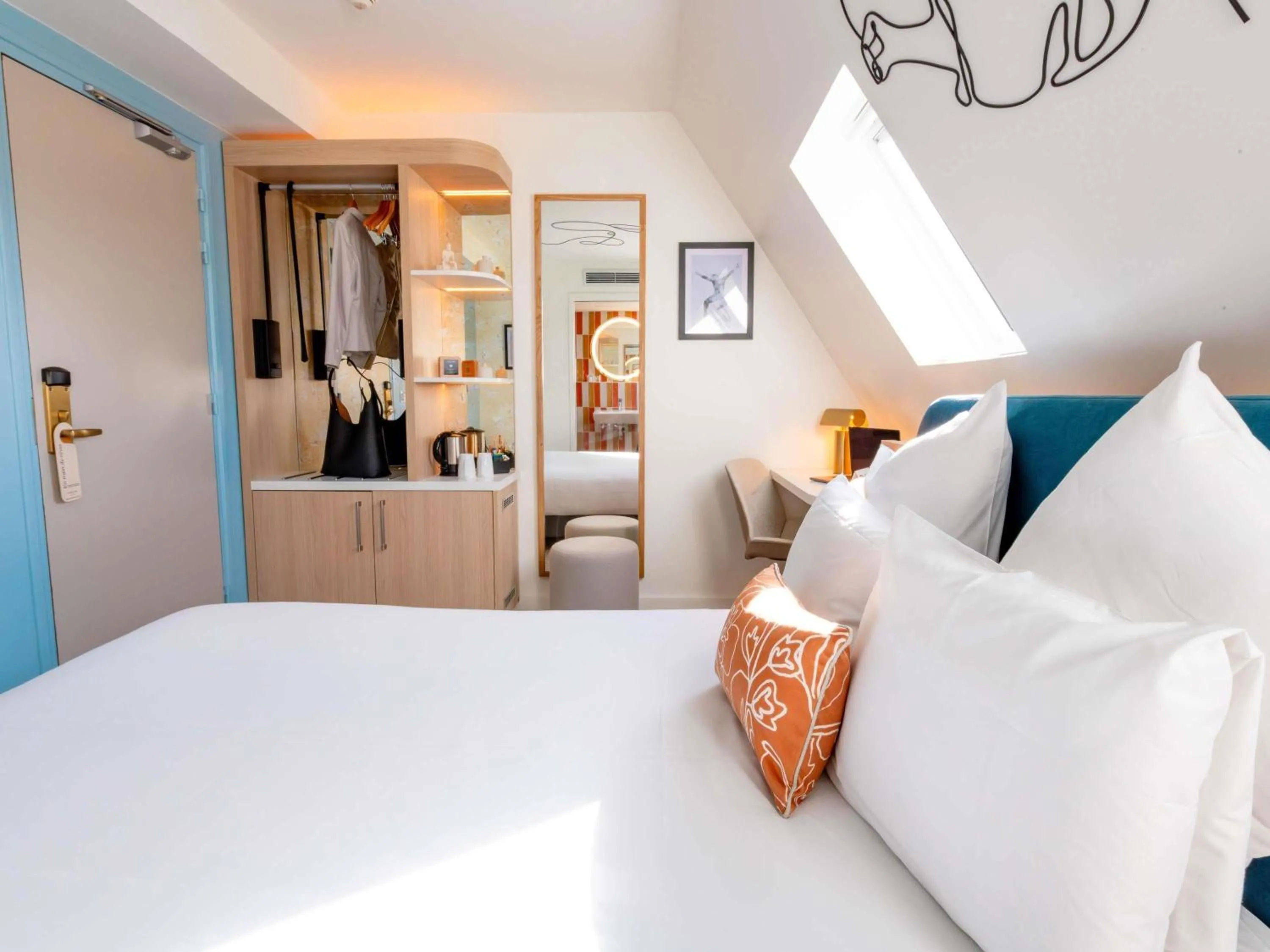 Bedroom, Bed in Mercure Paris Montparnasse Raspail