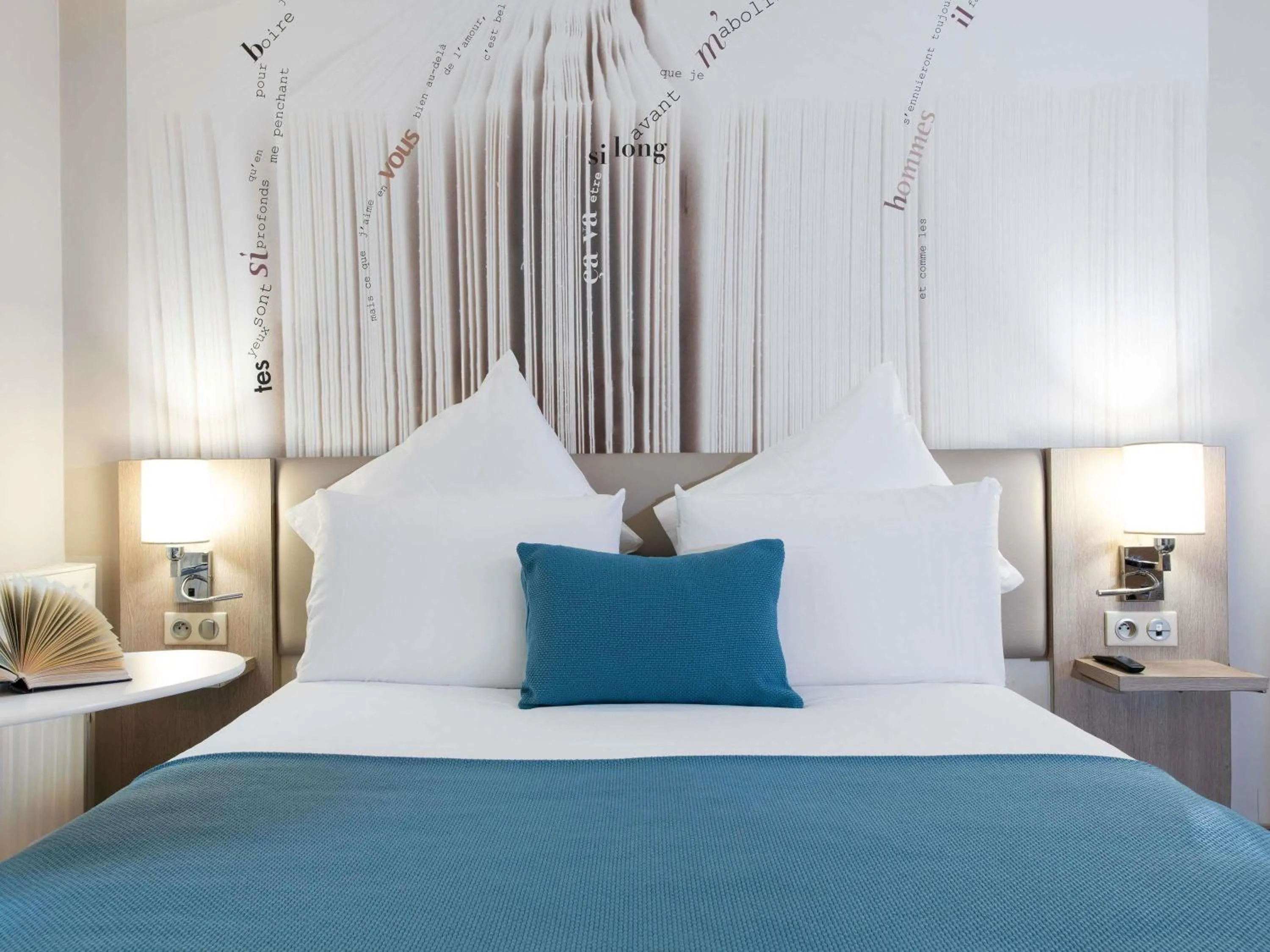 Bedroom, Bed in Mercure Paris Montparnasse Raspail