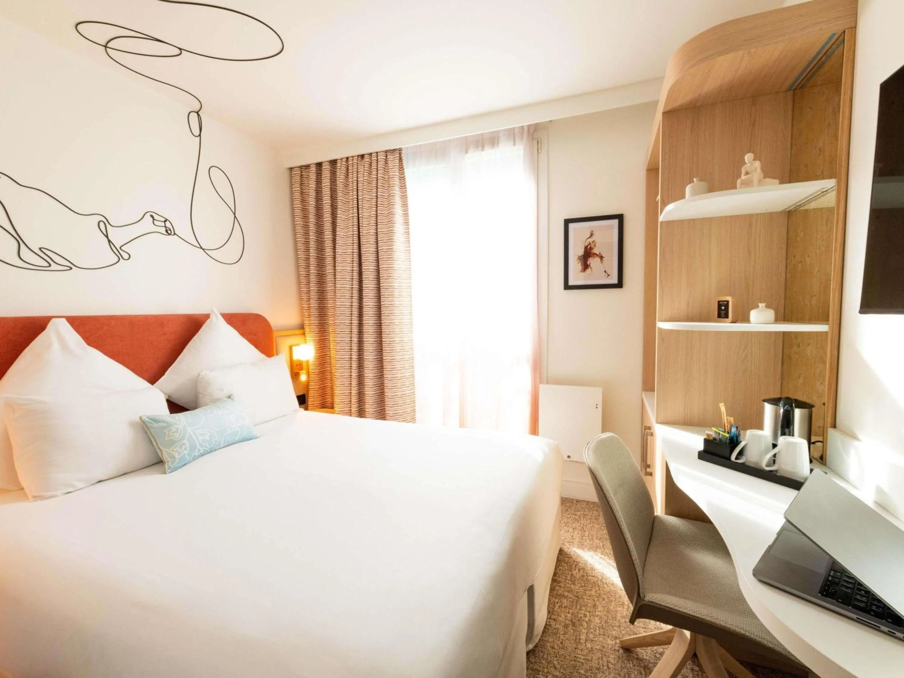 Bedroom, Bed in Mercure Paris Montparnasse Raspail