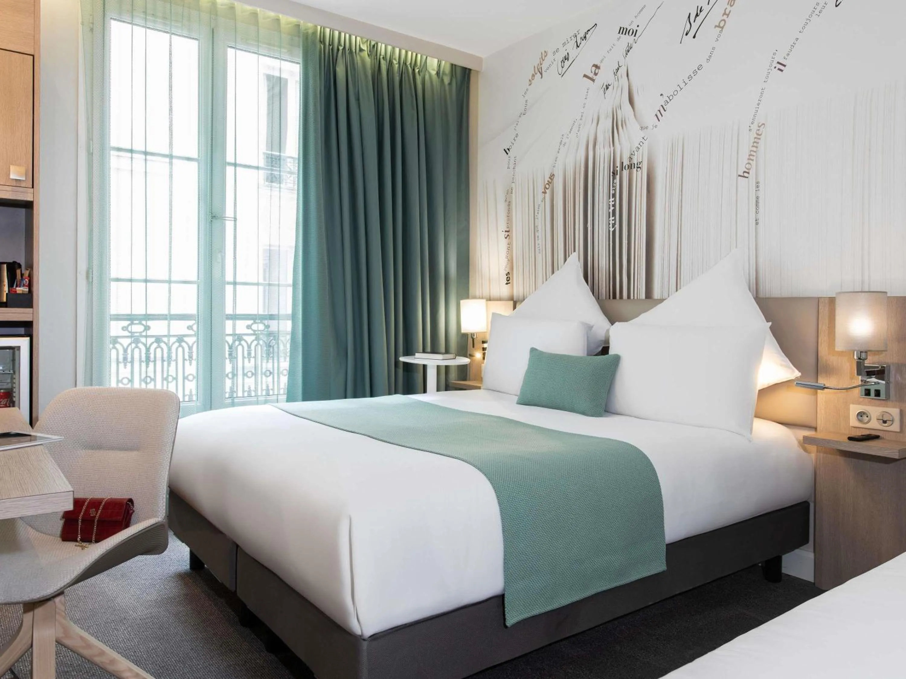 Bedroom, Bed in Mercure Paris Montparnasse Raspail