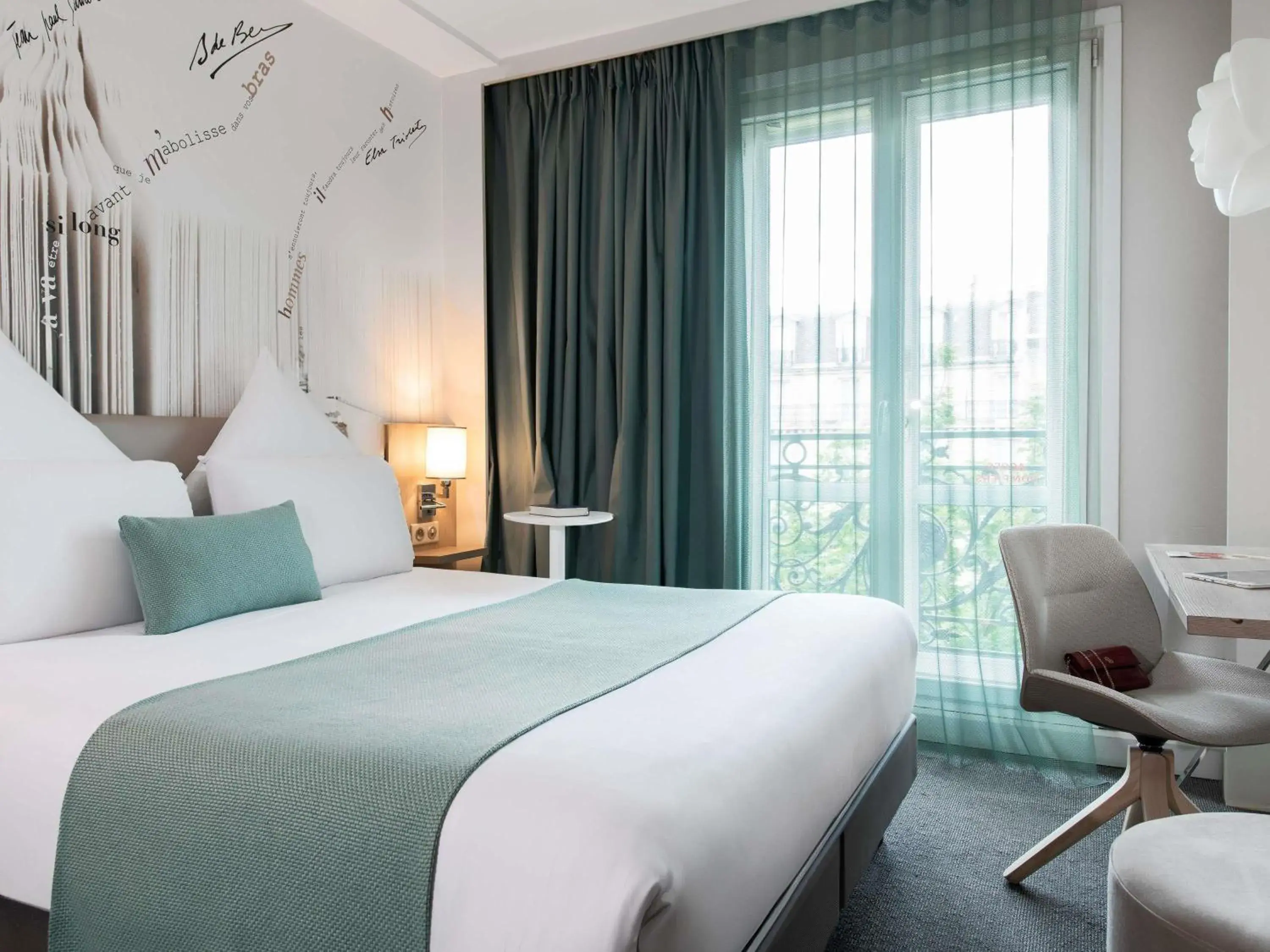 Bedroom, Bed in Mercure Paris Montparnasse Raspail Bedroom, Bed in Mercure Paris Montparnasse Raspail