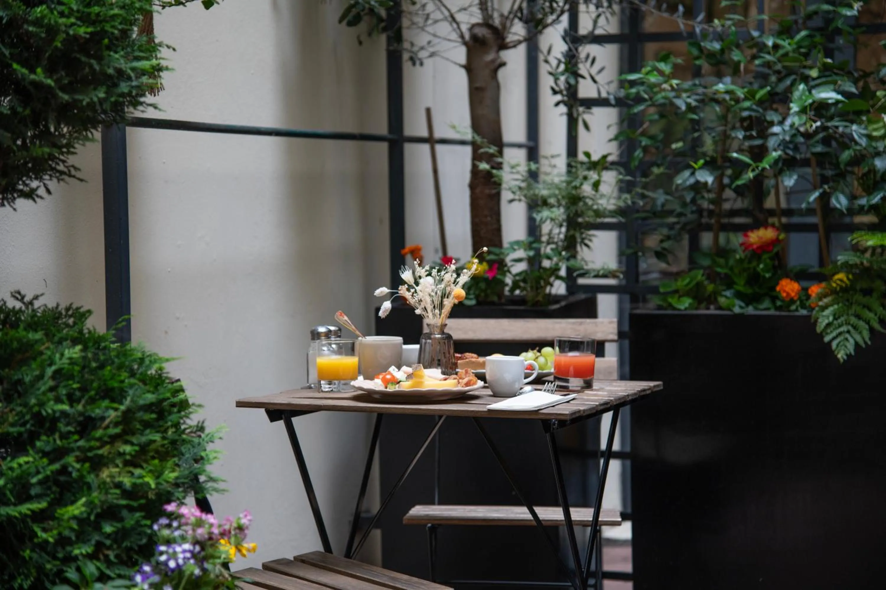 Breakfast in Mercure Paris Montparnasse Raspail