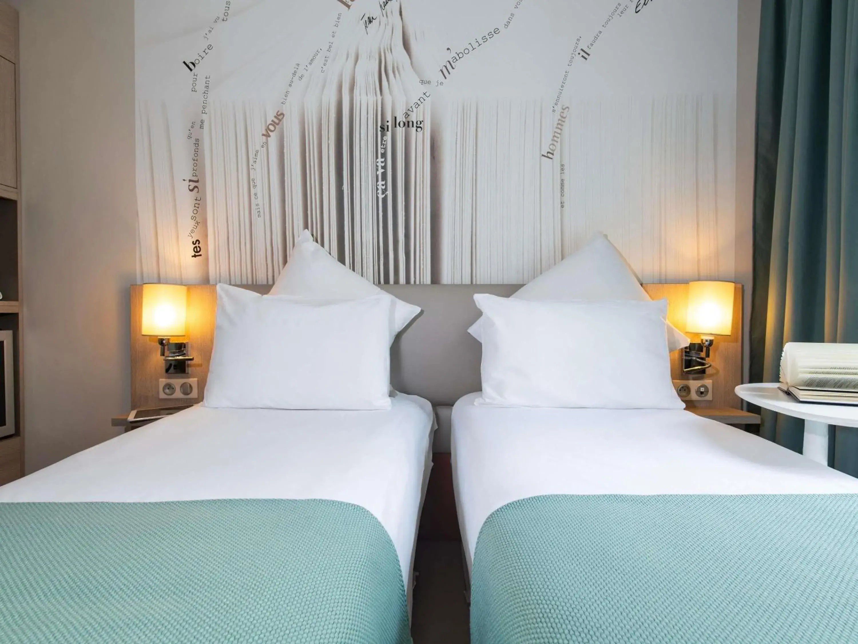 Bedroom, Bed in Mercure Paris Montparnasse Raspail Bedroom, Bed in Mercure Paris Montparnasse Raspail