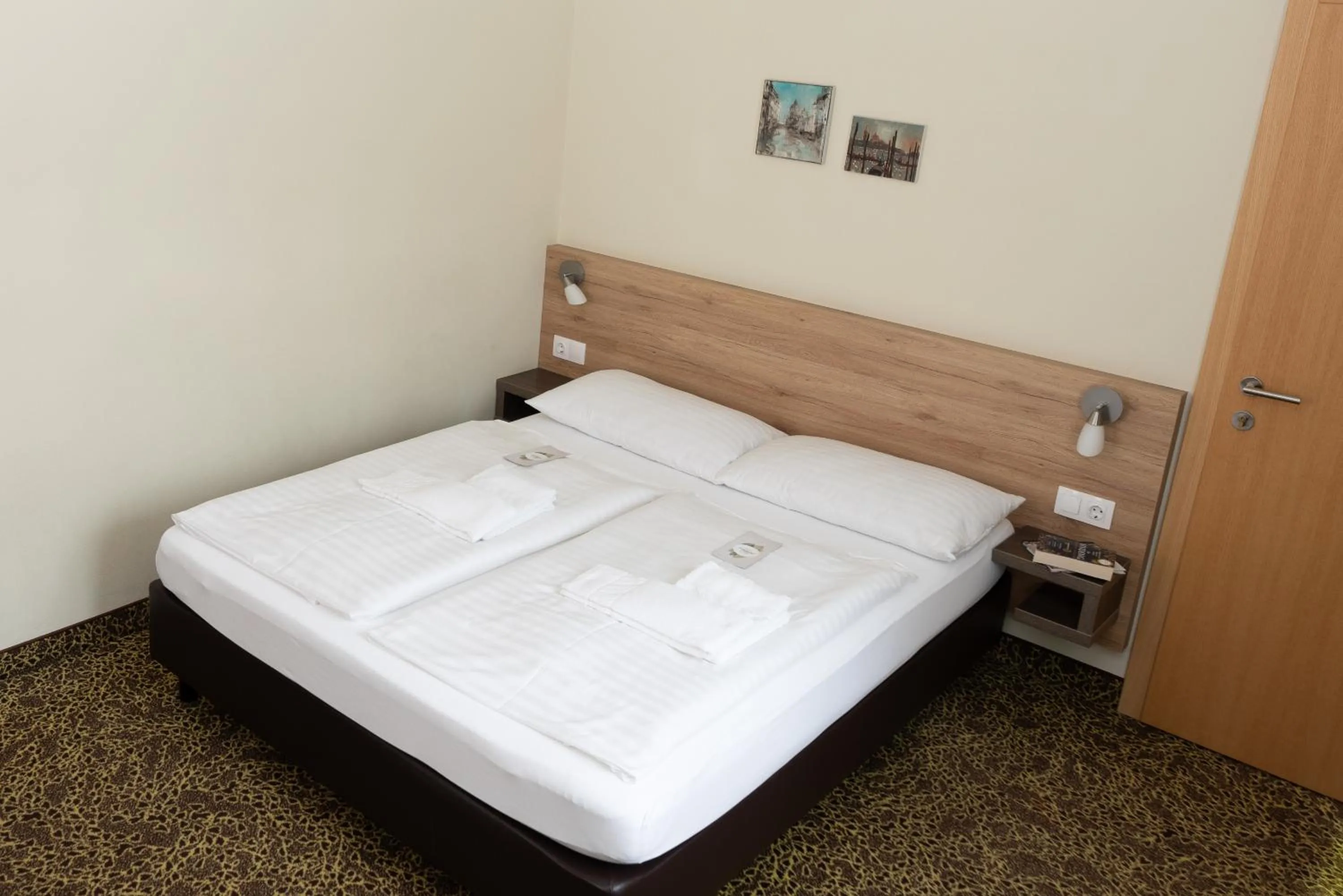 Property building, Bed in Hotel Lindenhof