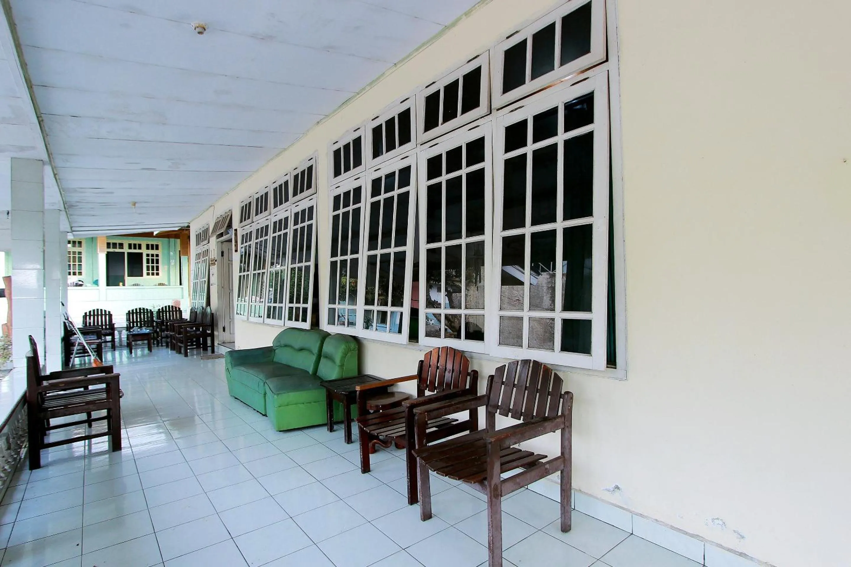 Lobby or reception, Patio/Outdoor Area in SUPER OYO 1865 Hotel Ss Syariah