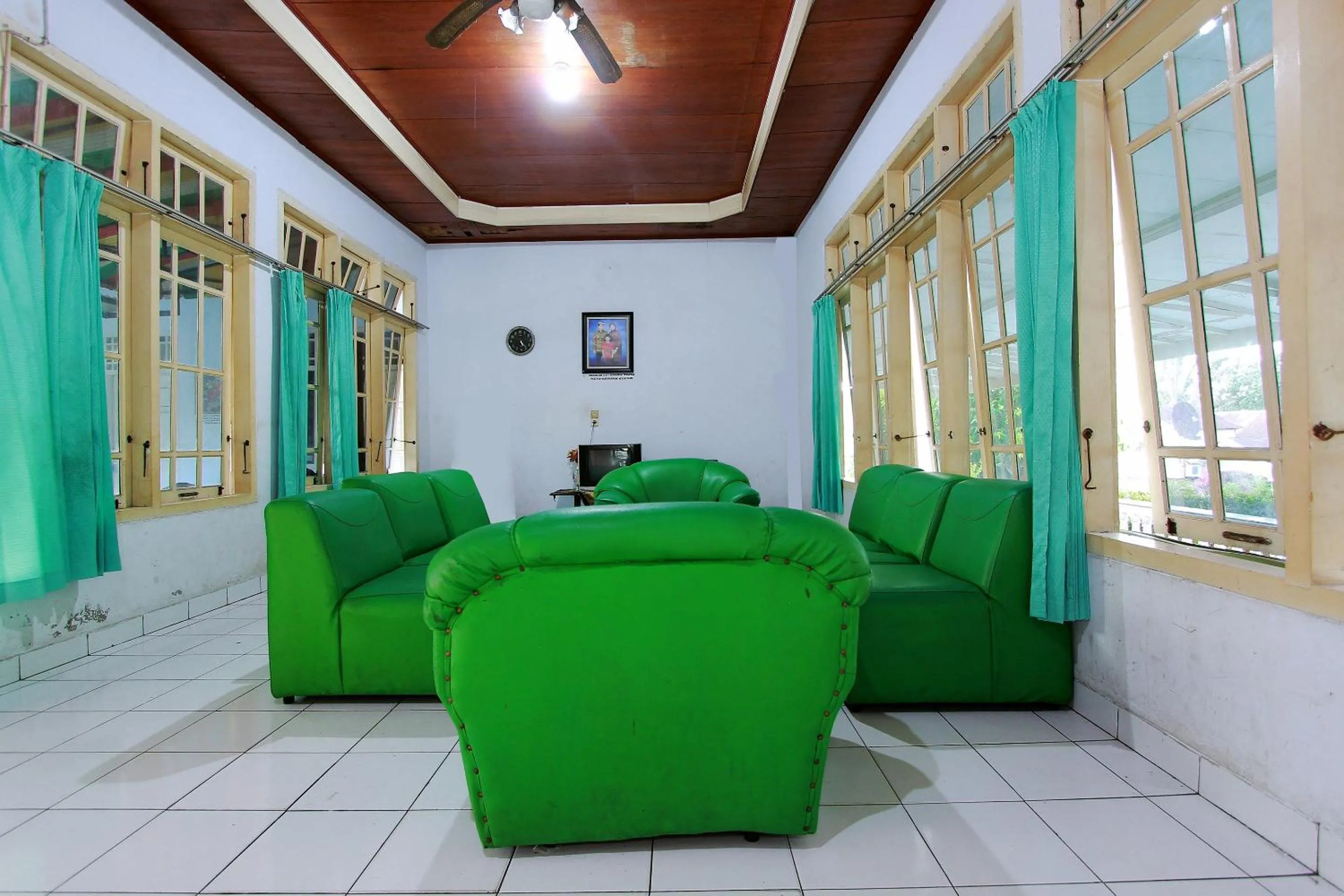 Lobby or reception, Seating Area in SUPER OYO 1865 Hotel Ss Syariah