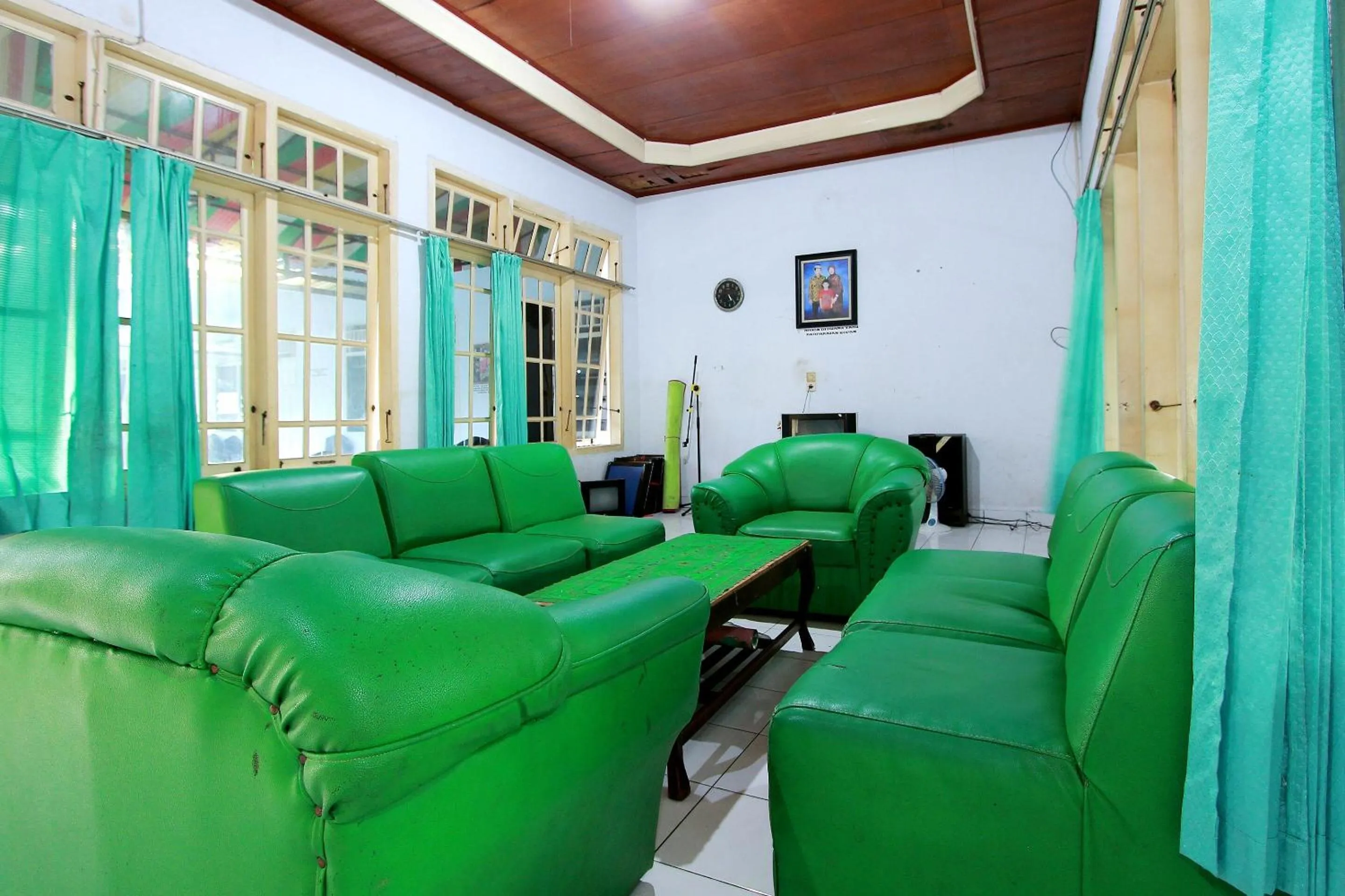 Lobby or reception, Lounge/Bar in SUPER OYO 1865 Hotel Ss Syariah