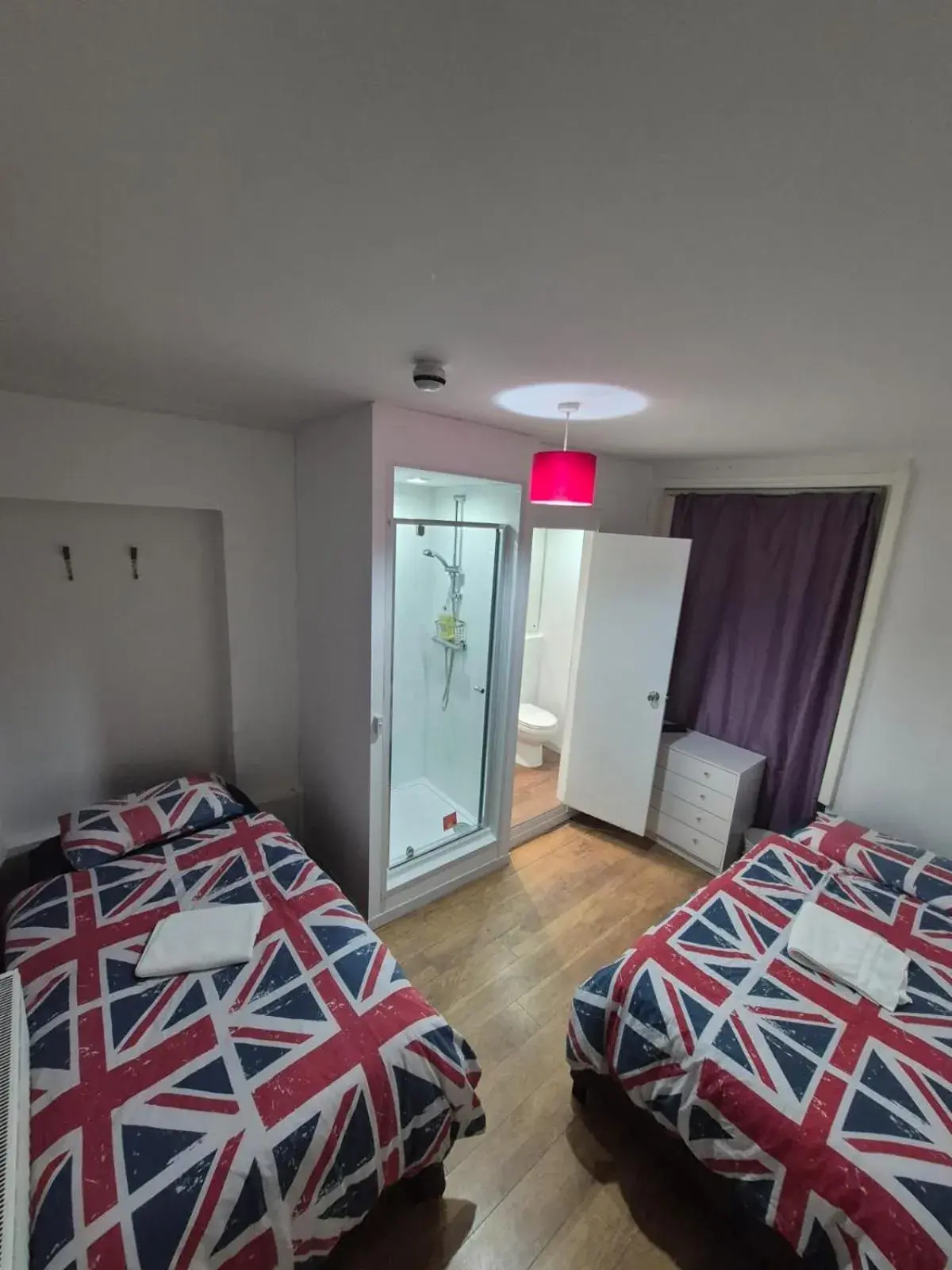 Standard Twin Room in Saint James Backpackers Standard Twin Room in Saint James Backpackers