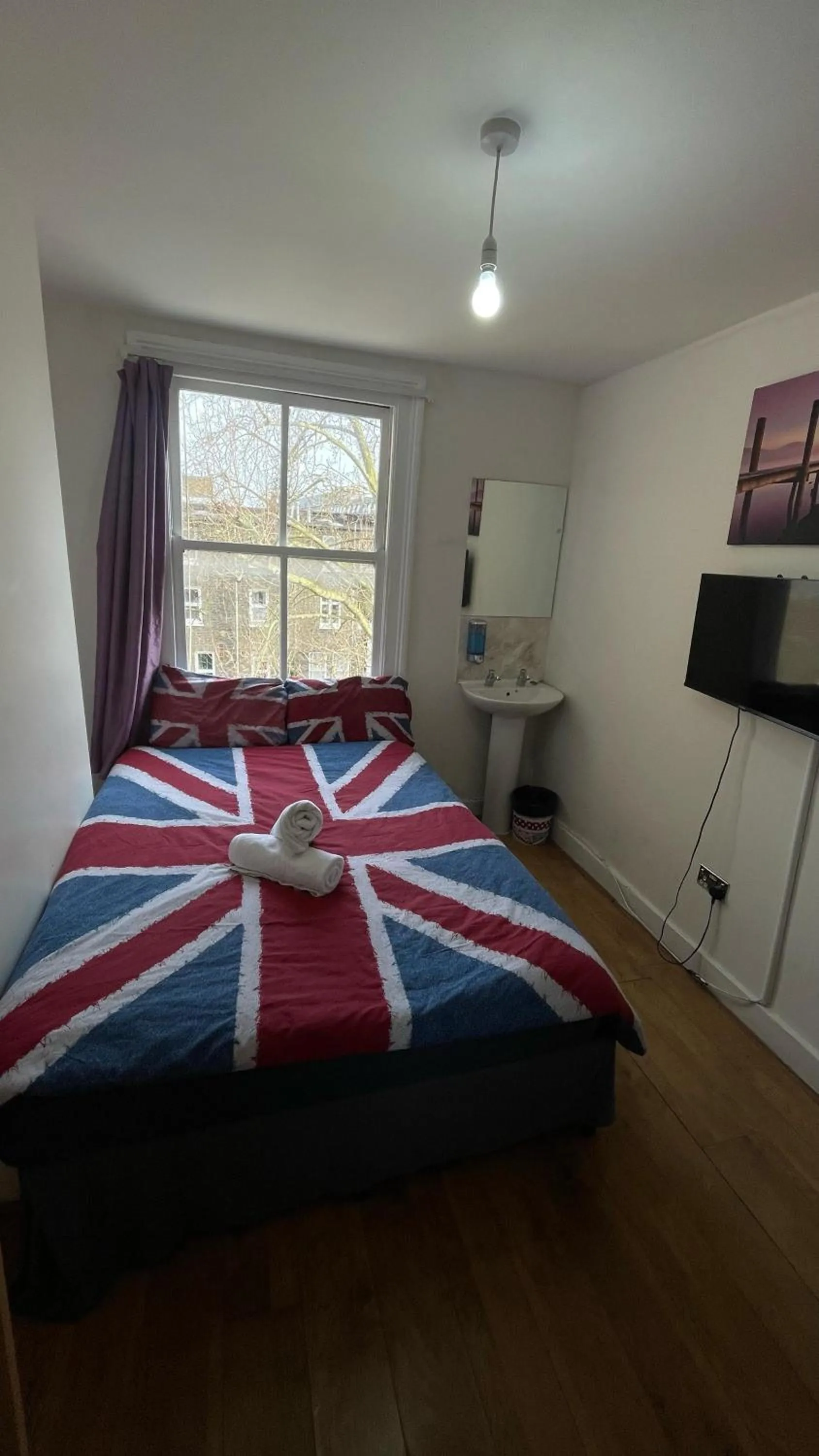 Bed in Saint James Backpackers