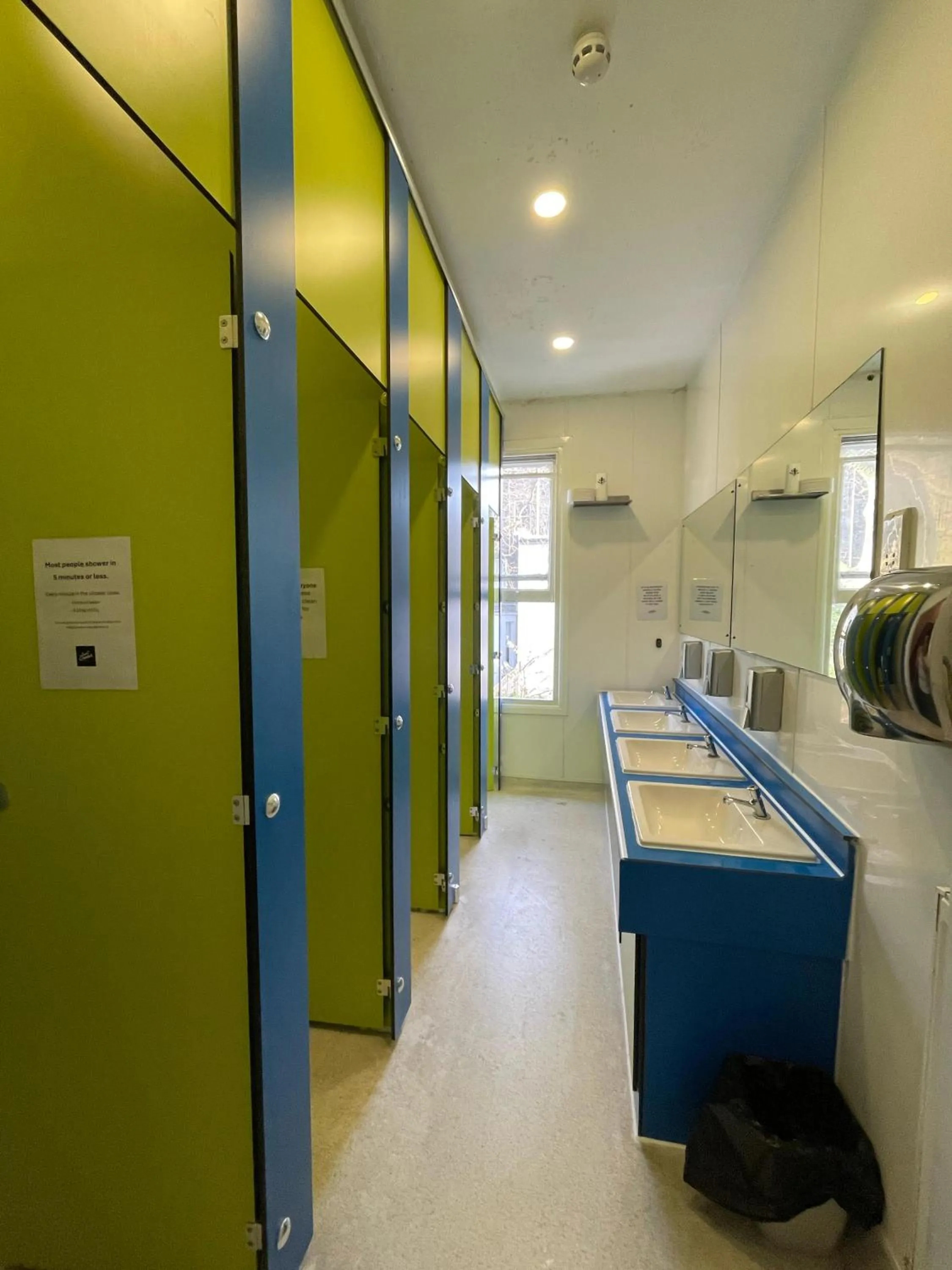 Bathroom in Saint James Backpackers