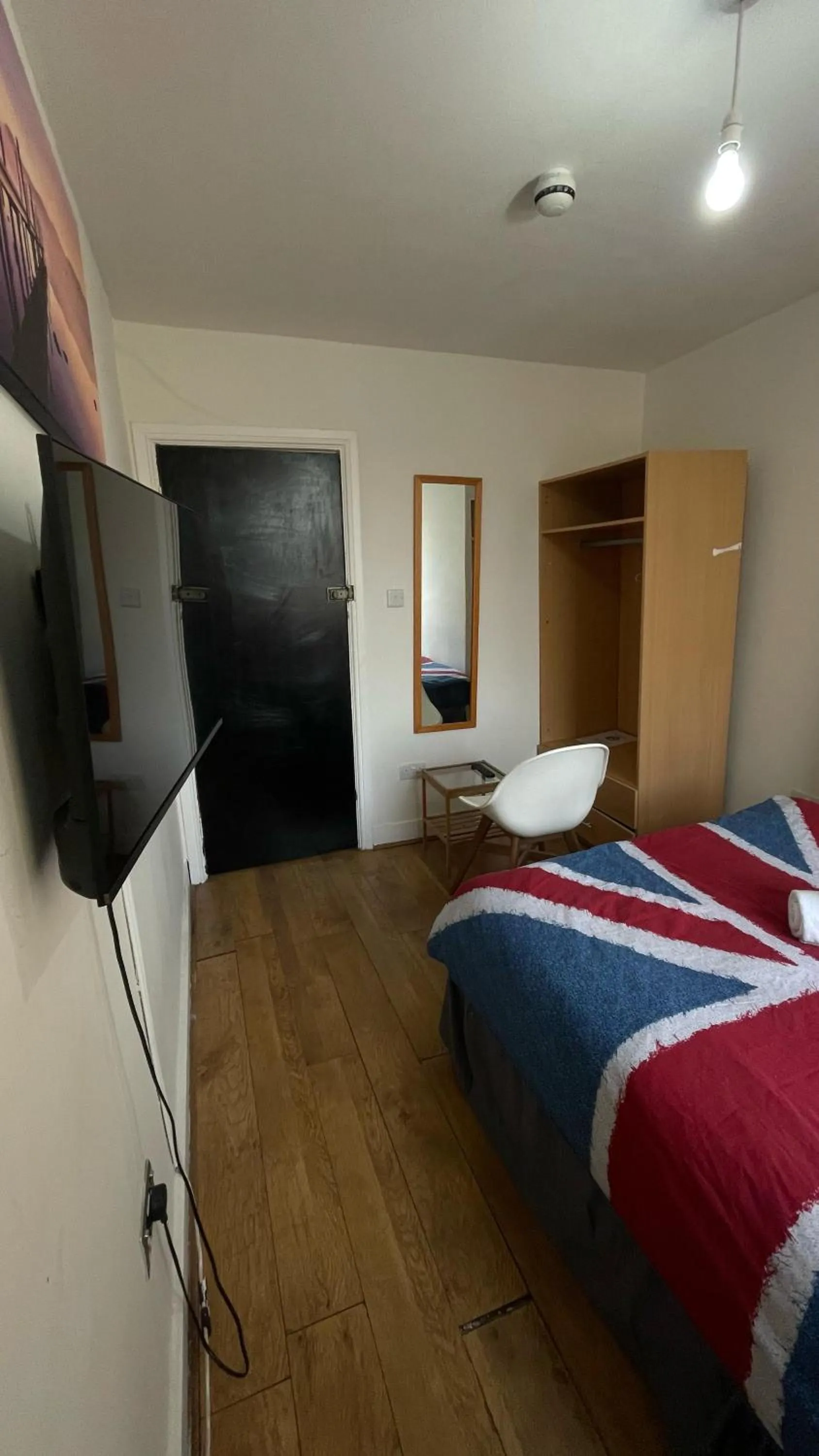 Photo of the whole room, Bed in Saint James Backpackers