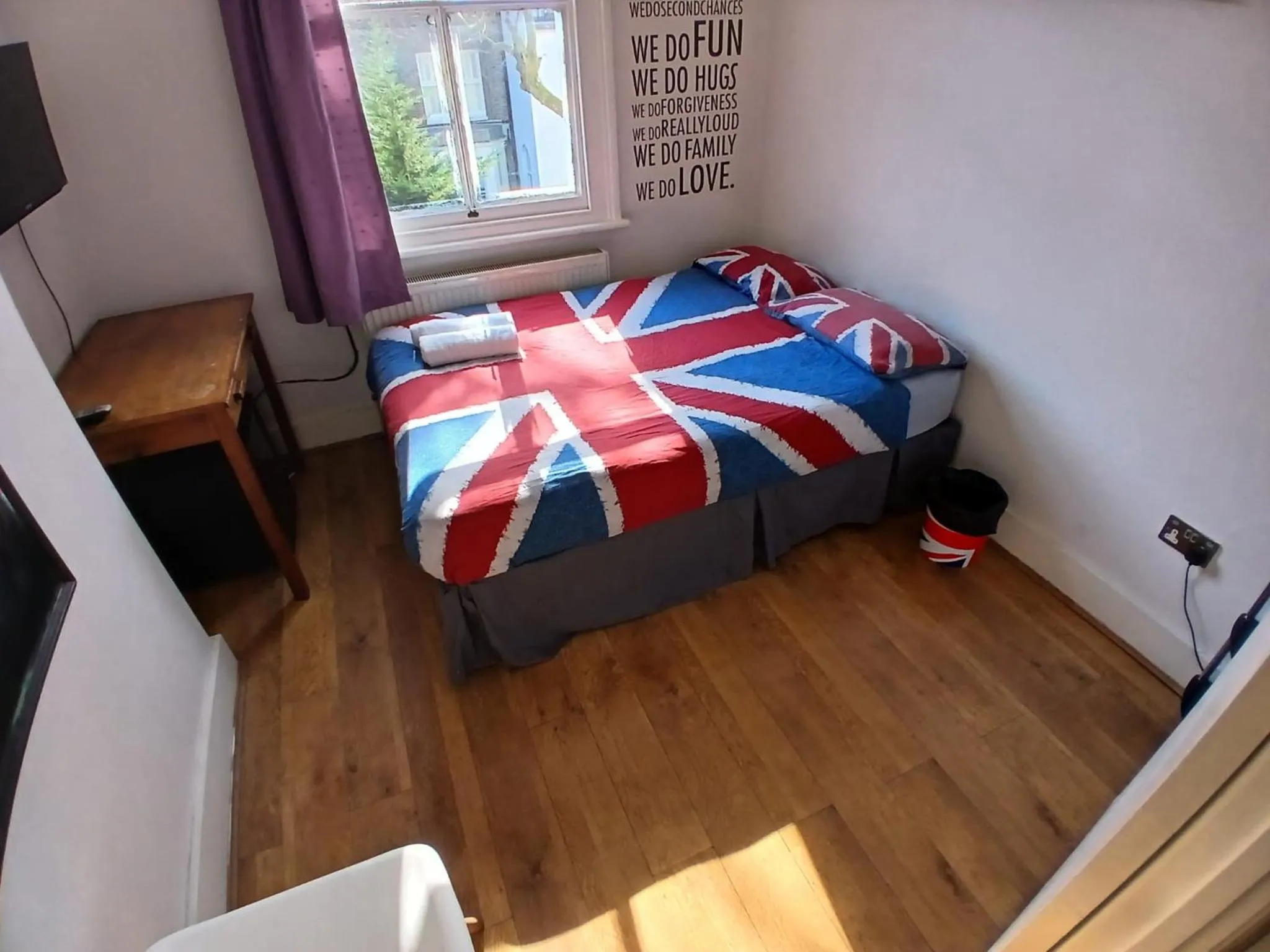 Photo of the whole room, Bed in Saint James Backpackers