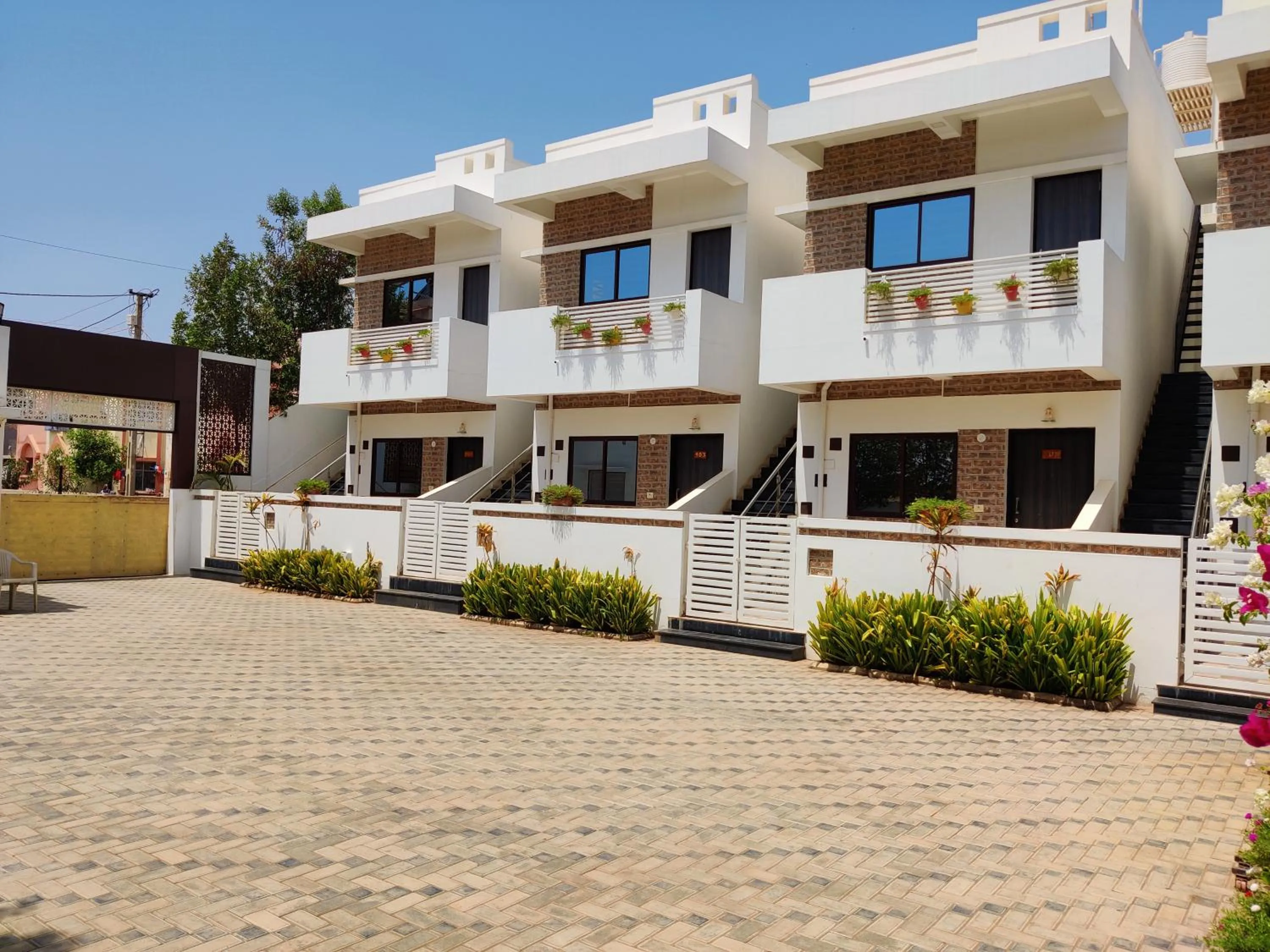 Property building in Daze Off Studio house