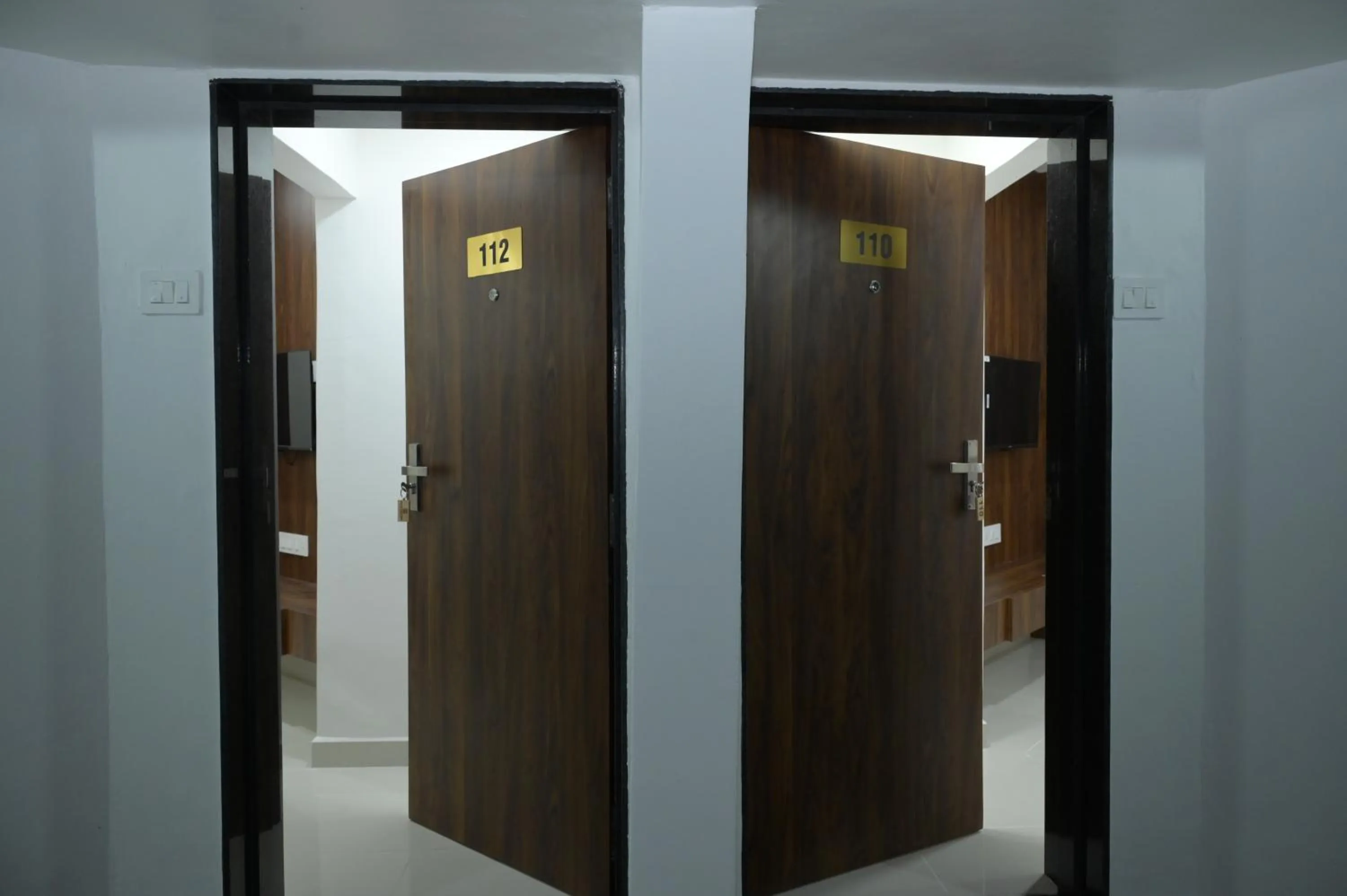 Facade/entrance in Daze Off Studio house