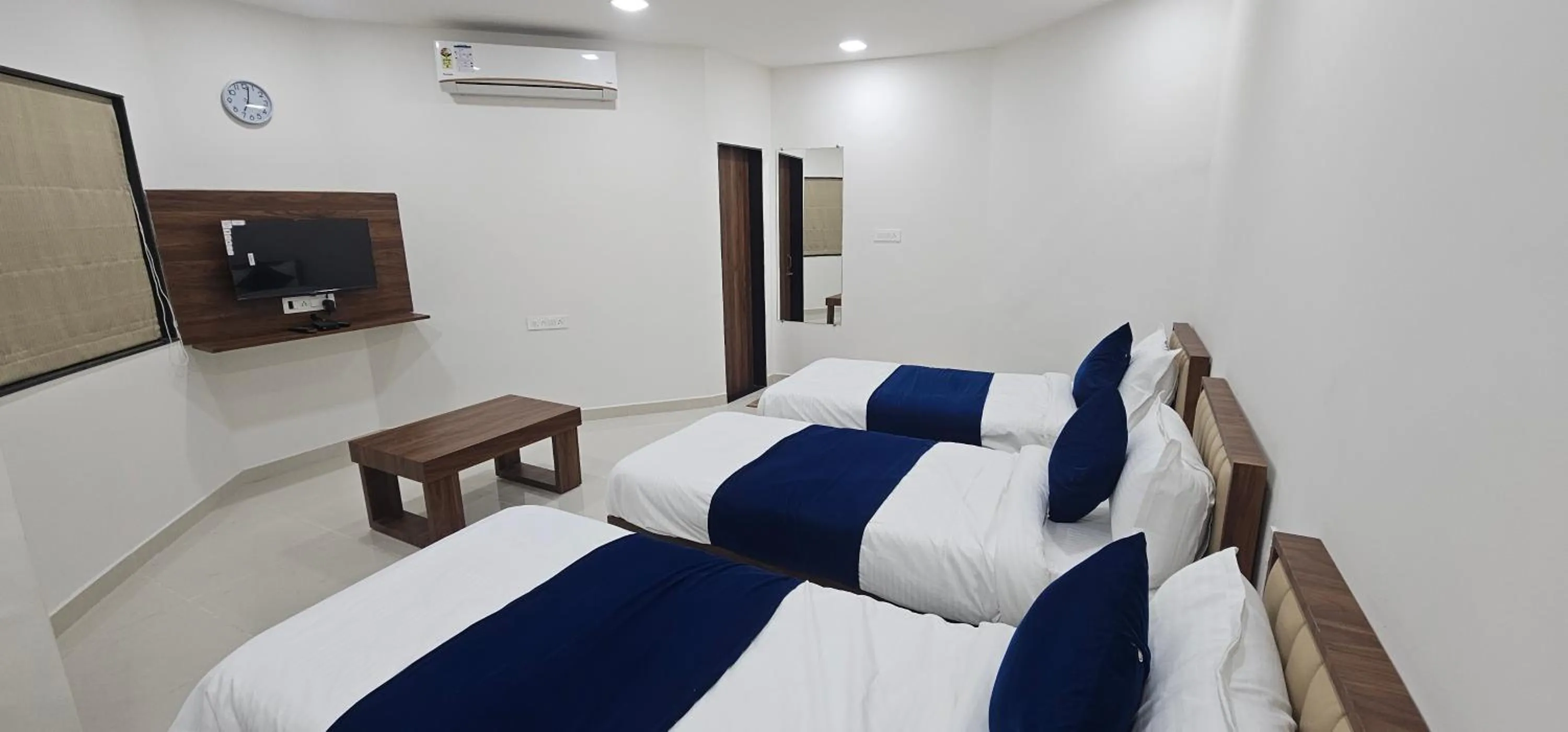 Bedroom, Bed in Daze Off Studio house