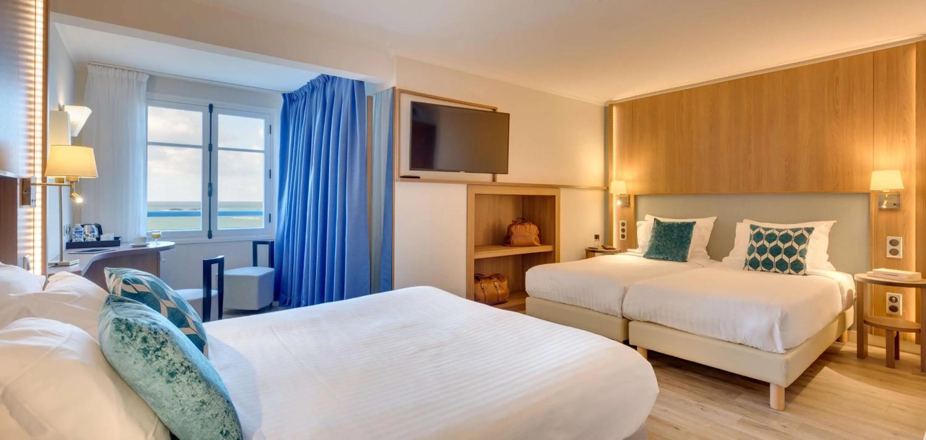 Photo of the whole room, Bed in Best Western Alexandra