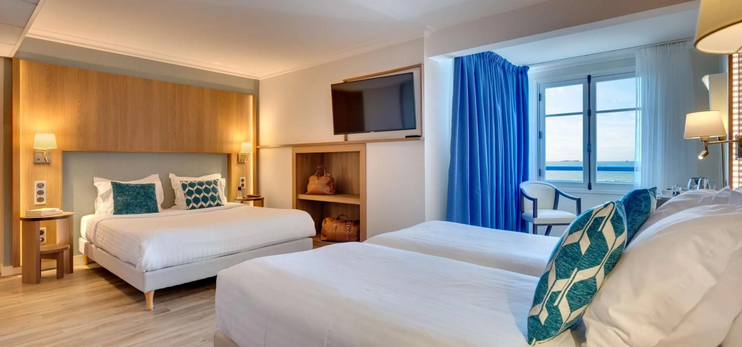 Photo of the whole room, Bed in Best Western Alexandra