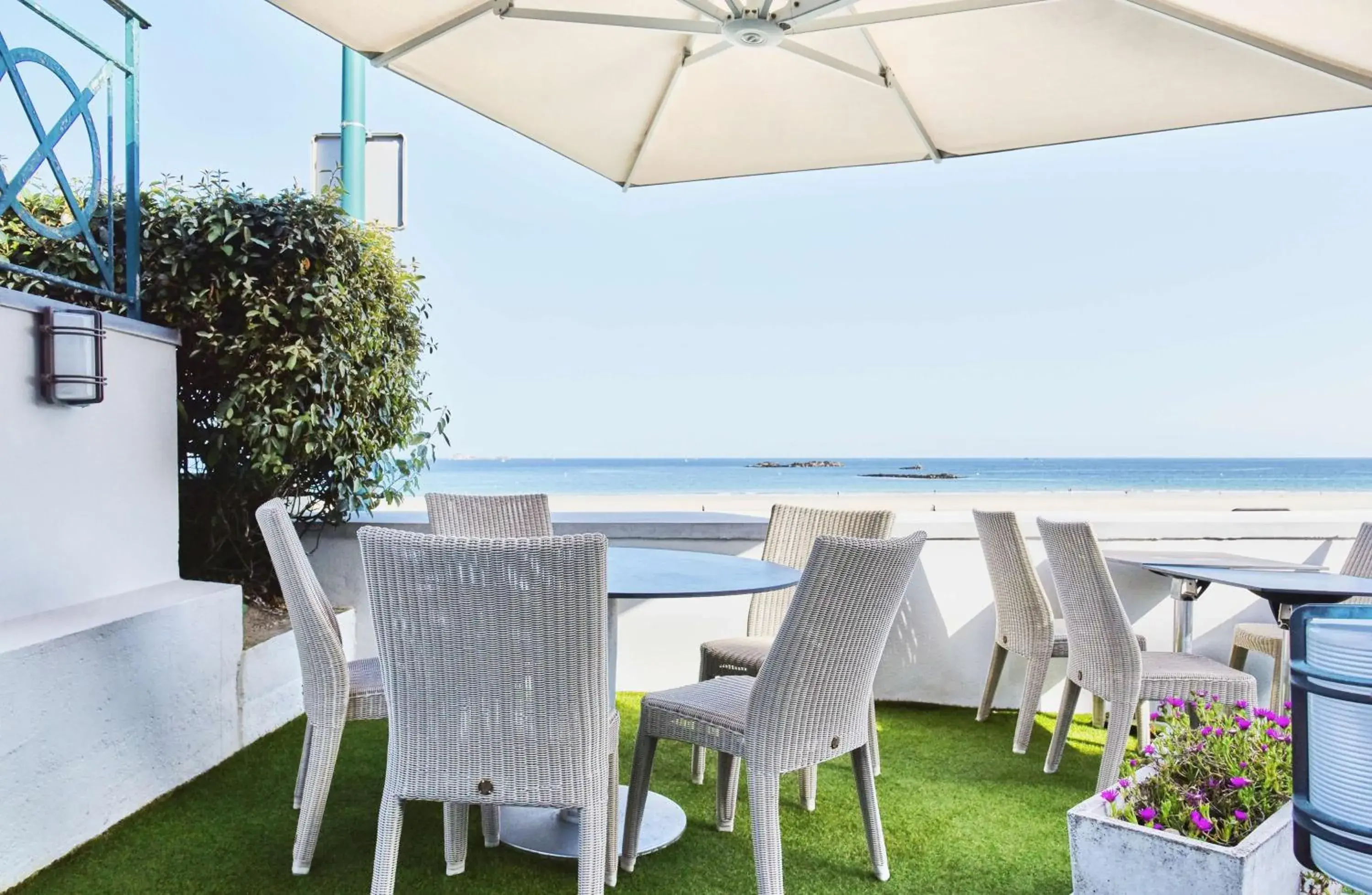 Property building in Best Western Alexandra Property building in Best Western Alexandra