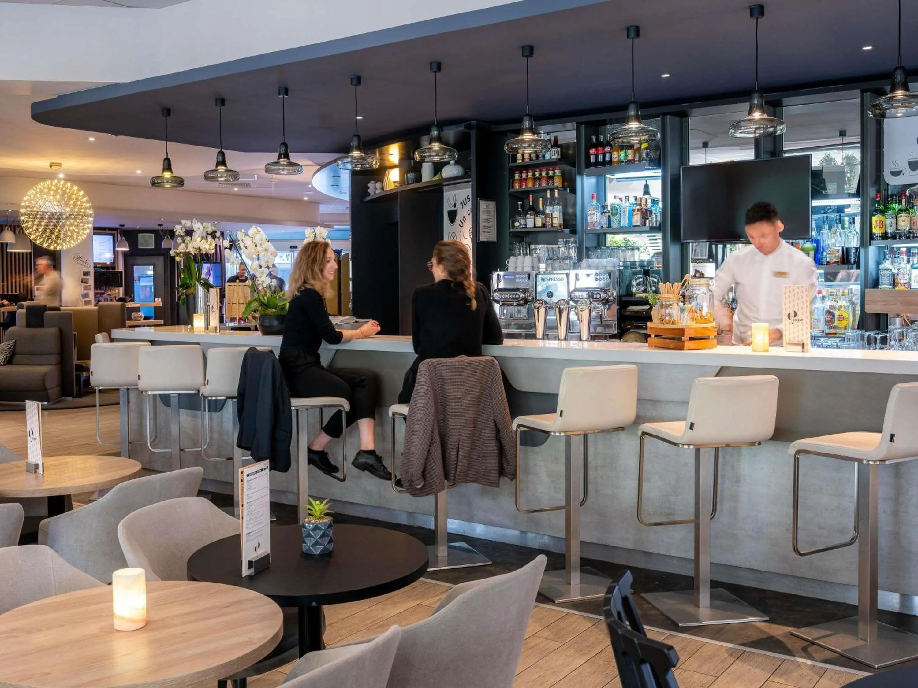Lounge or bar in Novotel Paris Centre Bercy