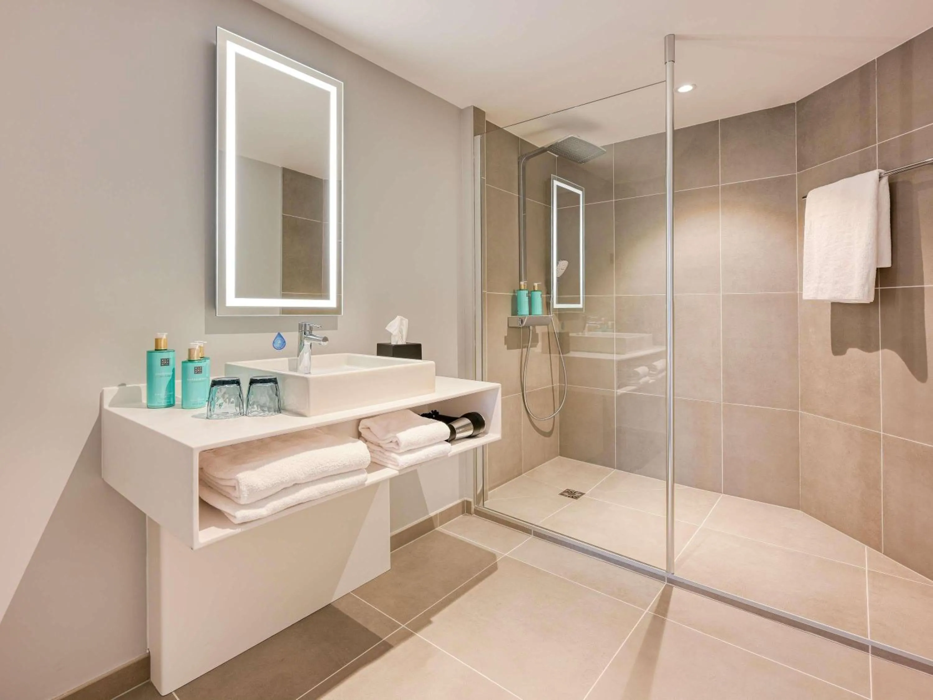 Bedroom in Novotel Paris Centre Bercy
