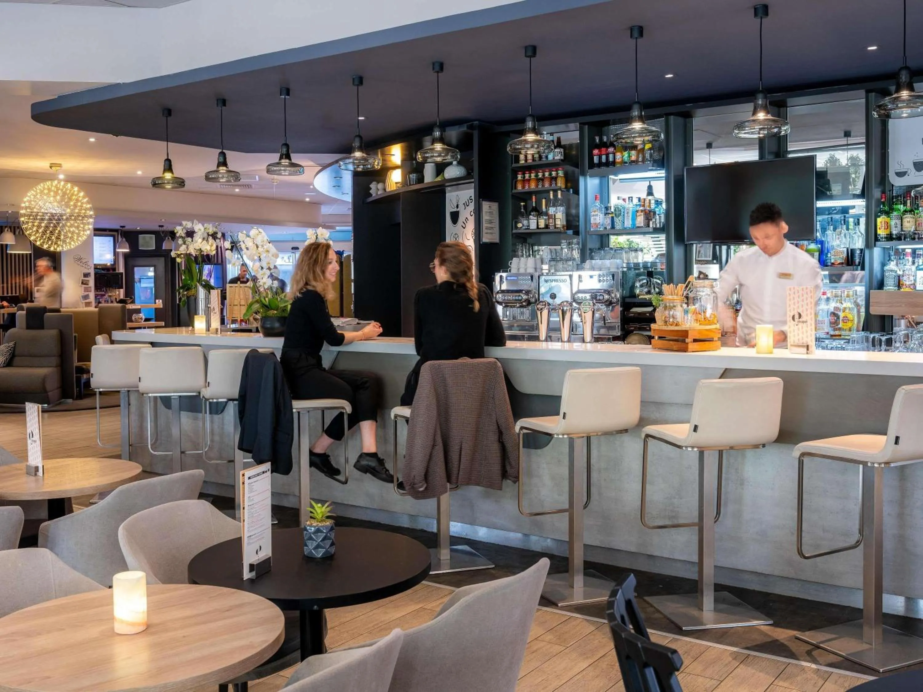 Lounge or bar in Novotel Paris Centre Bercy