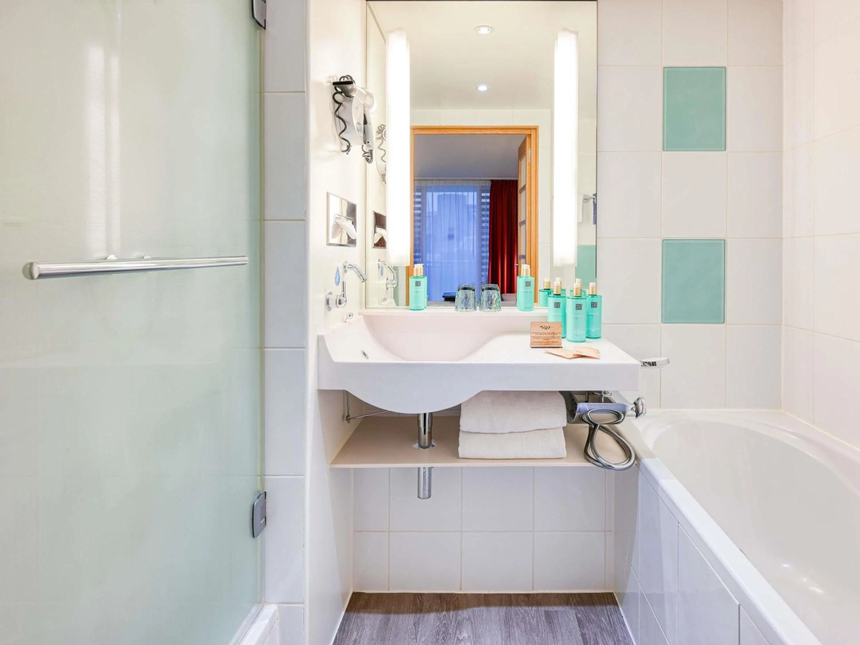 Bedroom in Novotel Paris Centre Bercy