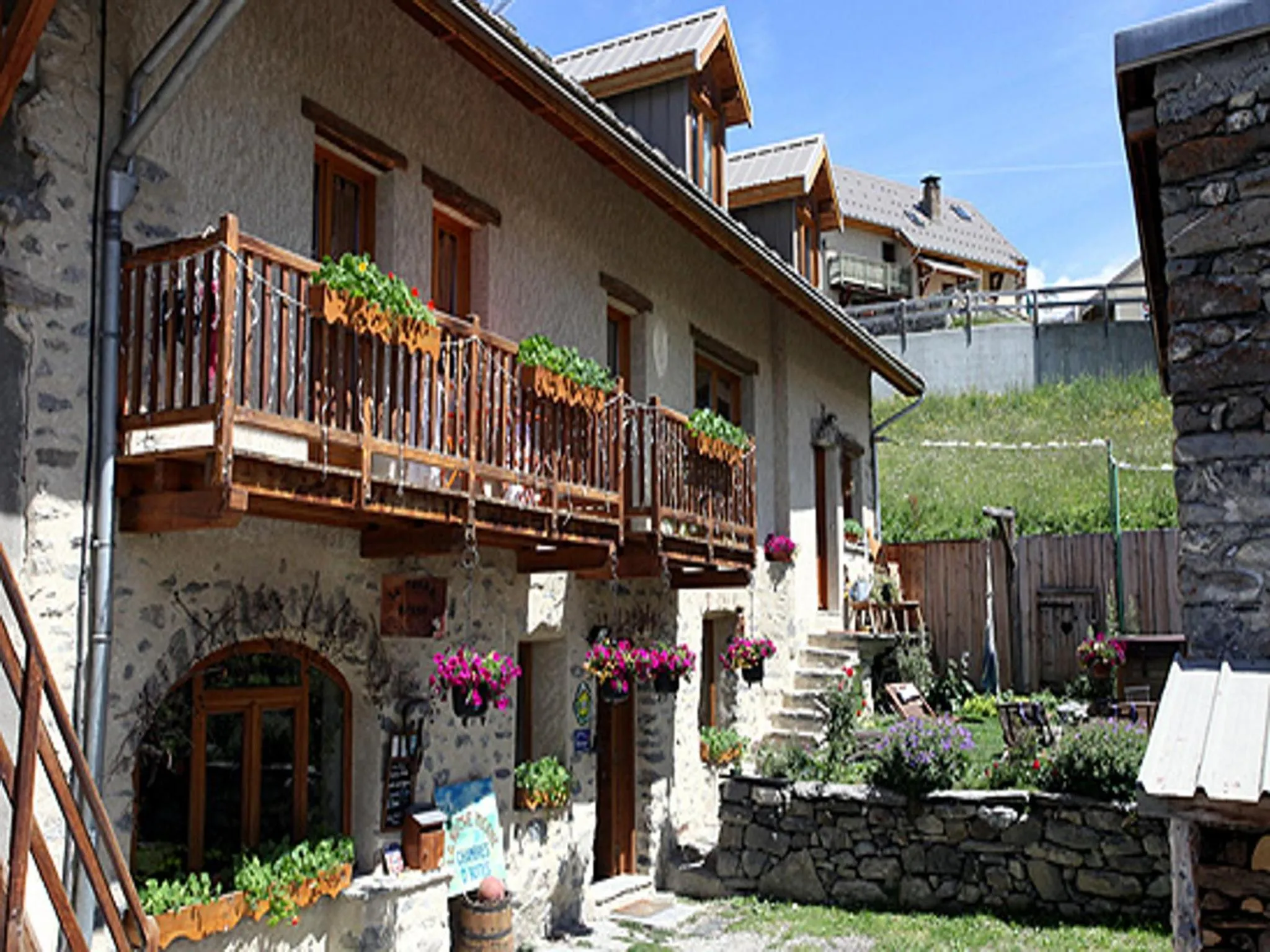 Facade/entrance in La Roche Meane