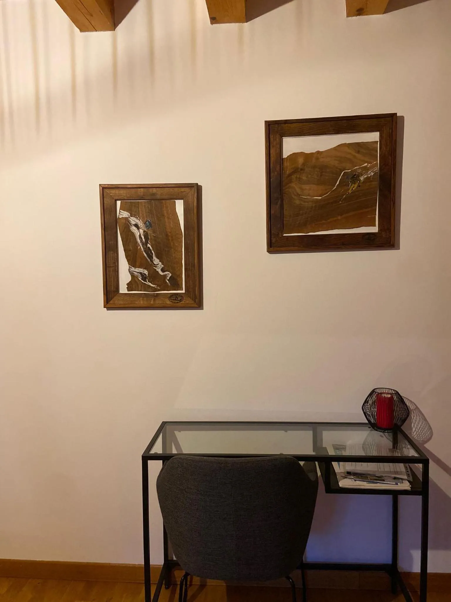 Photo of the whole room in La Roche Meane